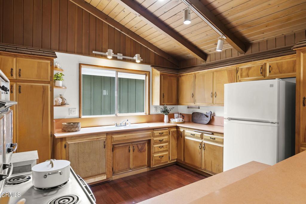 5104 Beachcomber Street