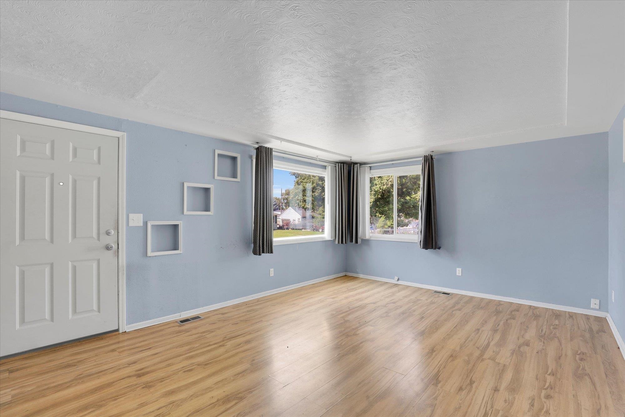 1503 E Everett Ave