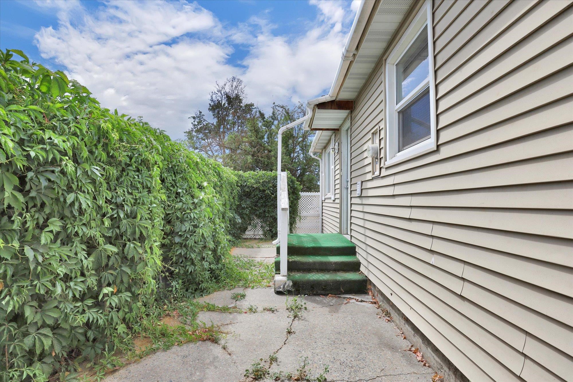 1503 E Everett Ave