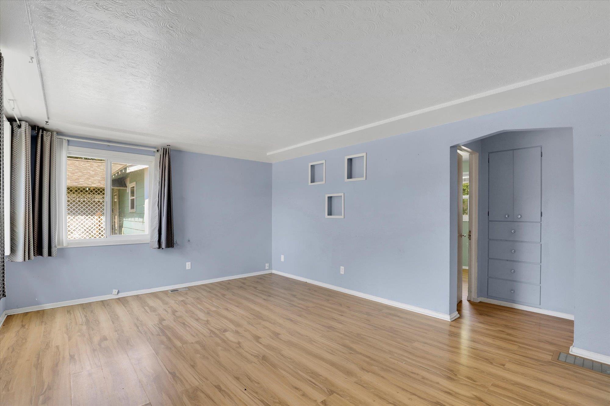 1503 E Everett Ave