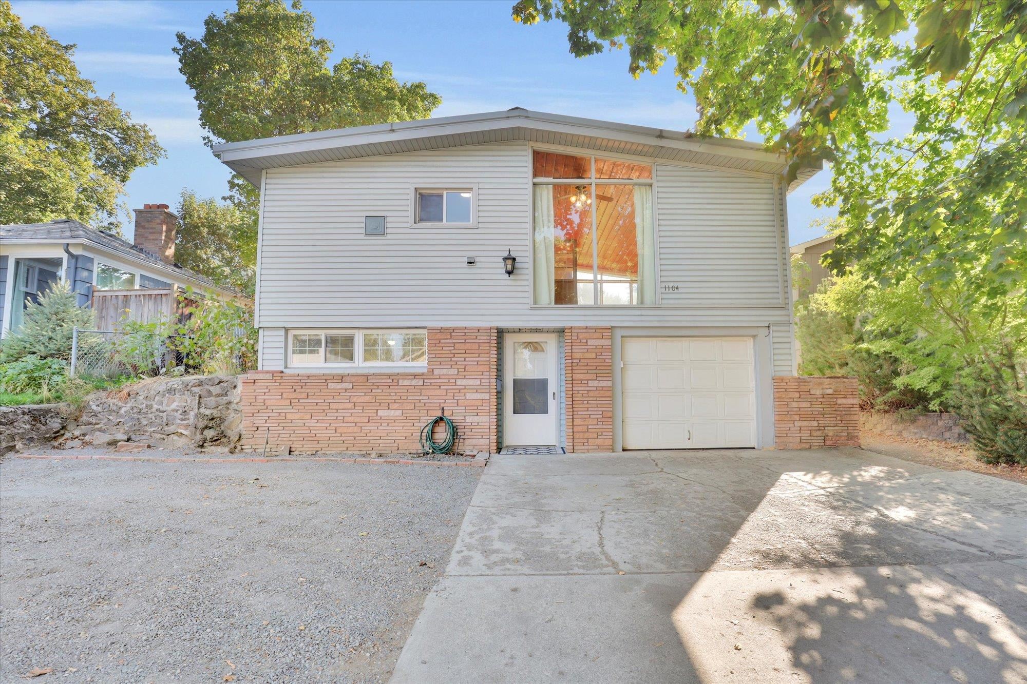 1104 E 29th Ave Ave