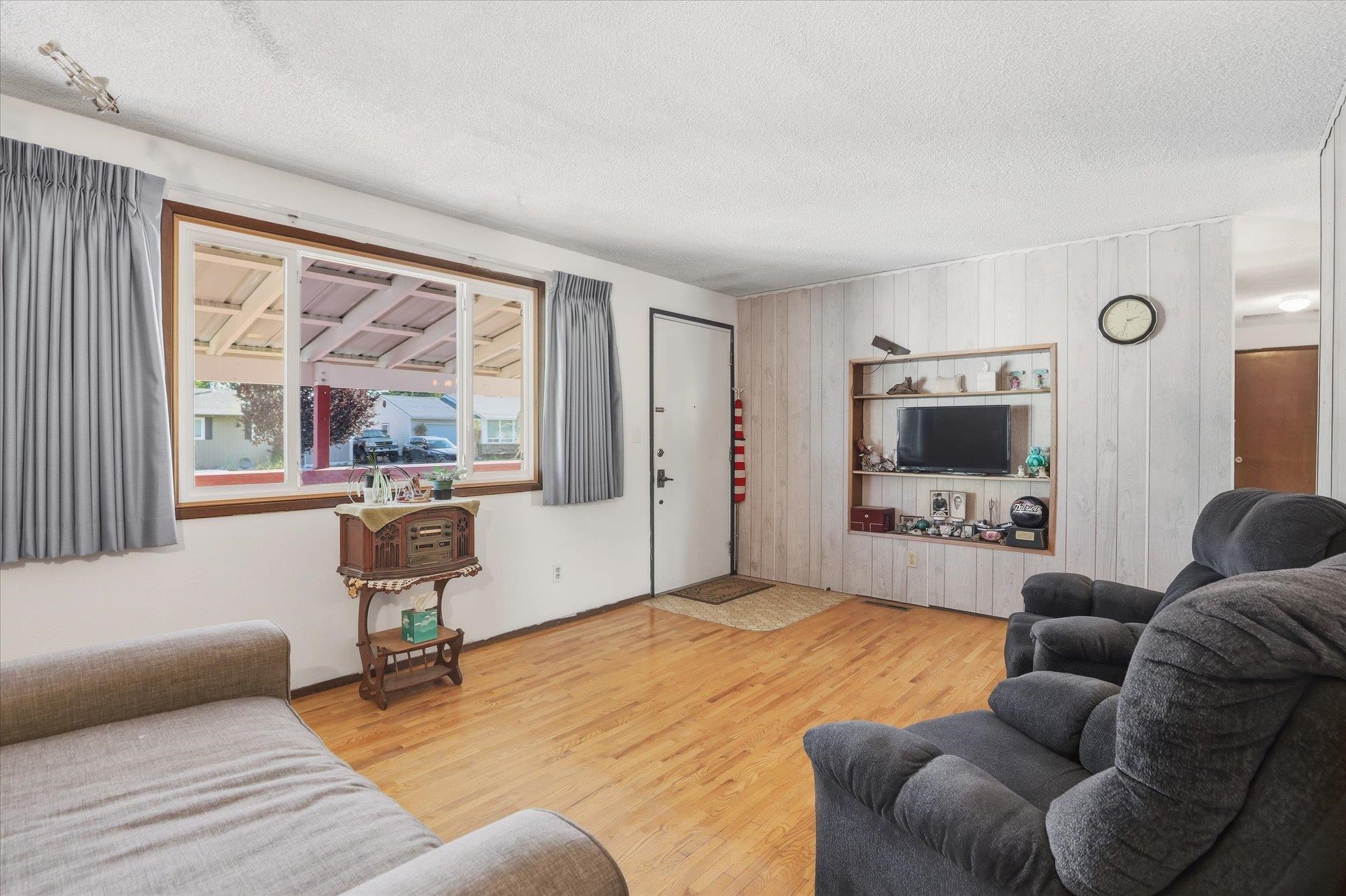 19023 E Valleyway Ave