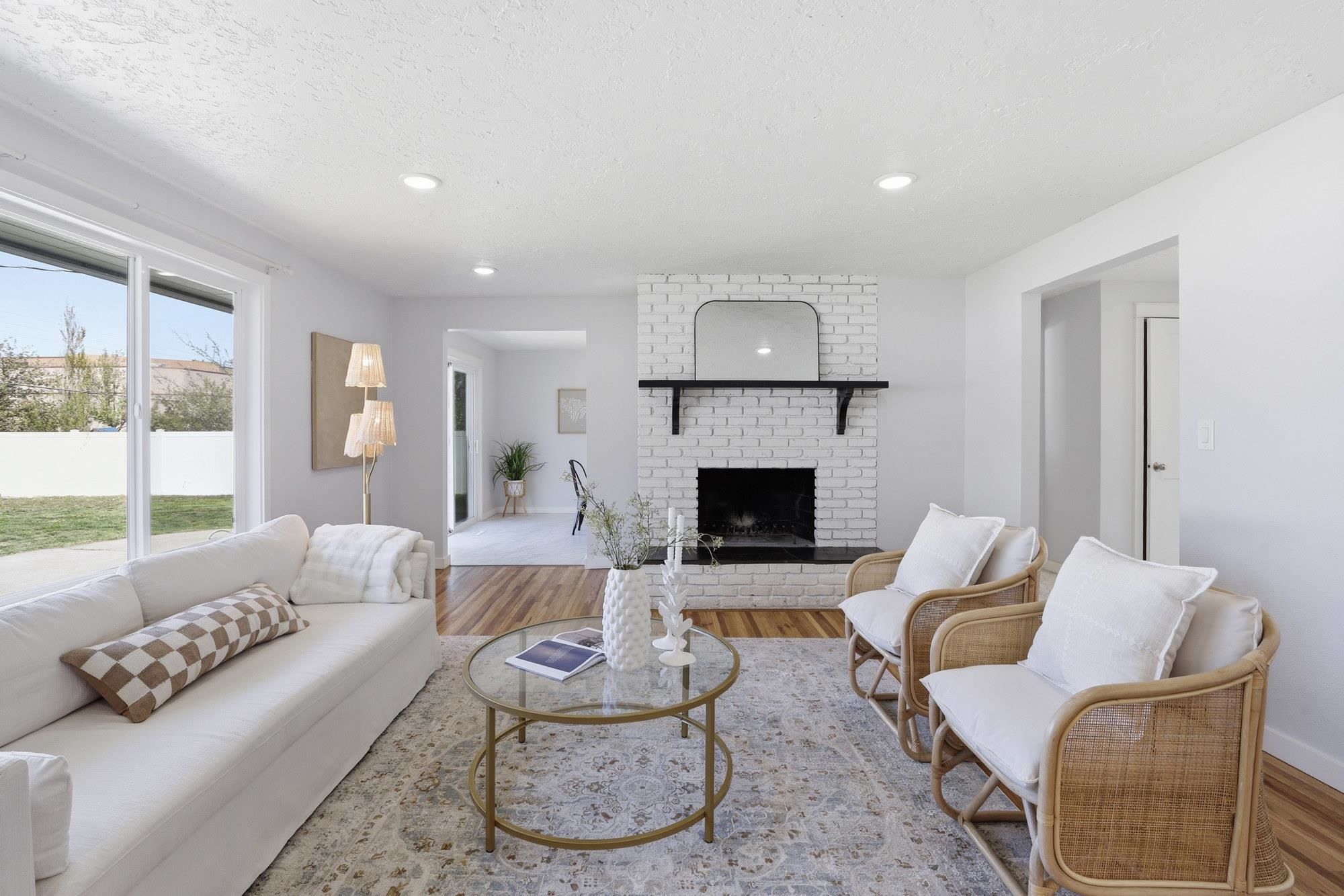 5 E Regina Ave