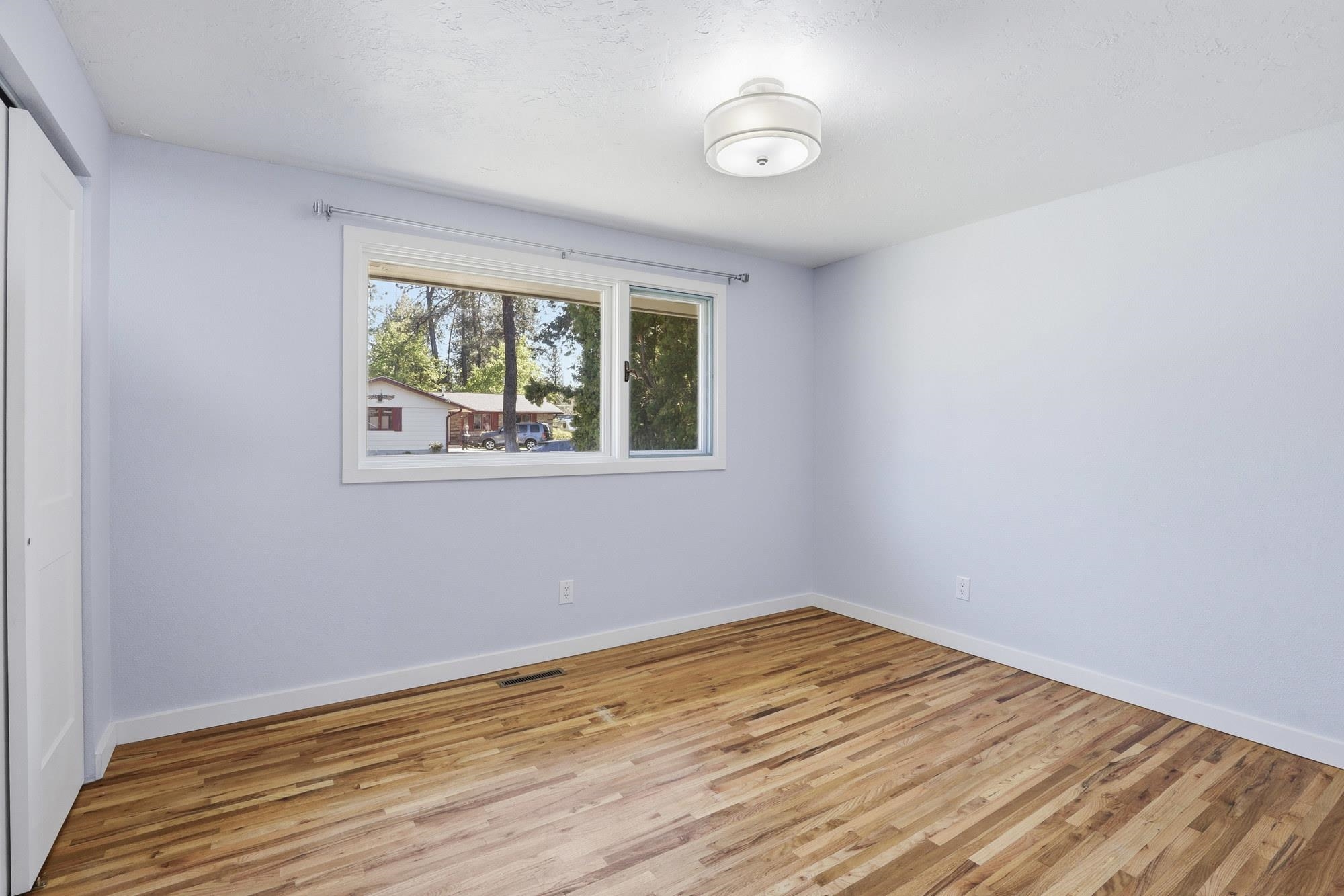 5 E Regina Ave