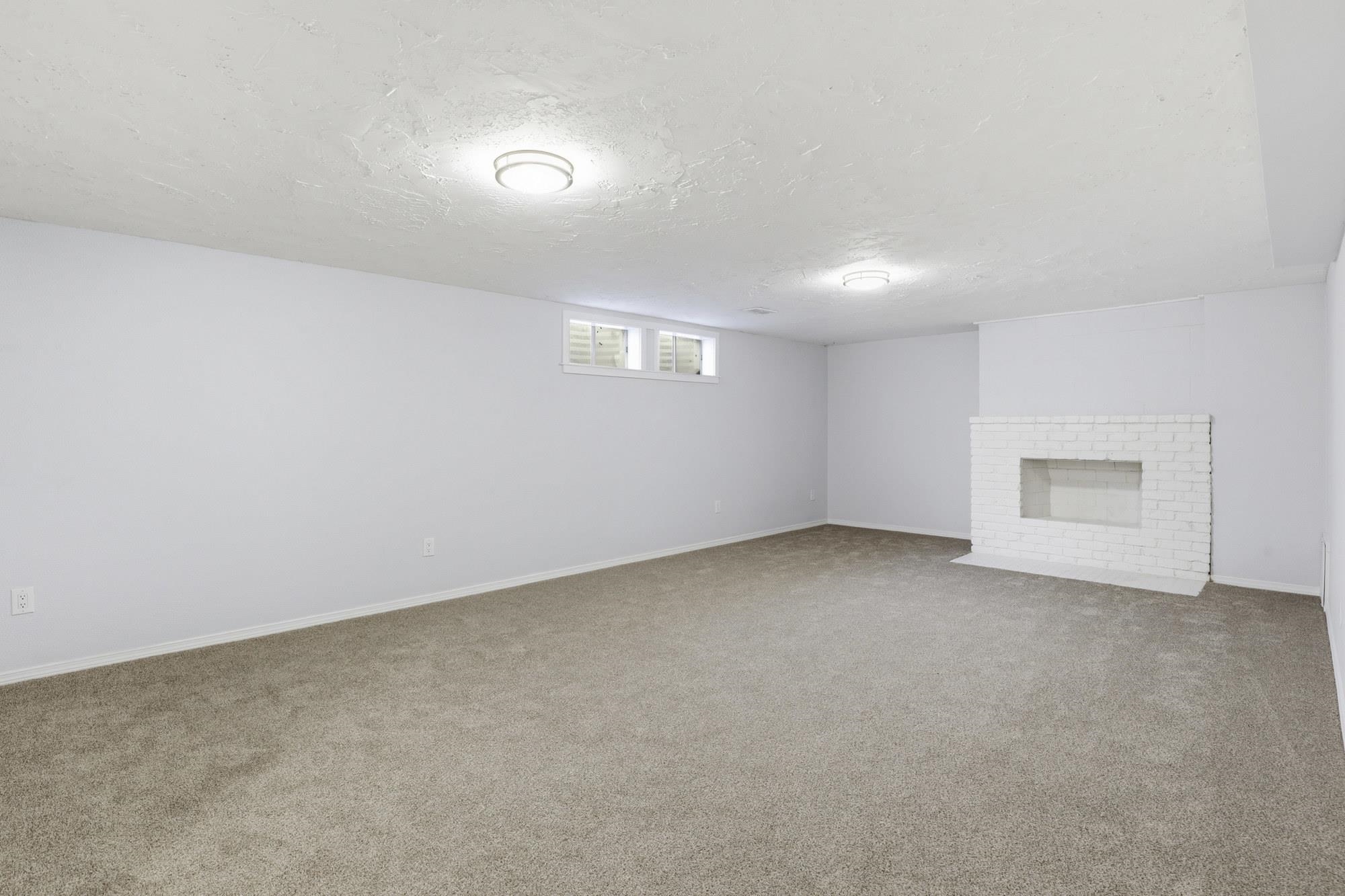 5 E Regina Ave