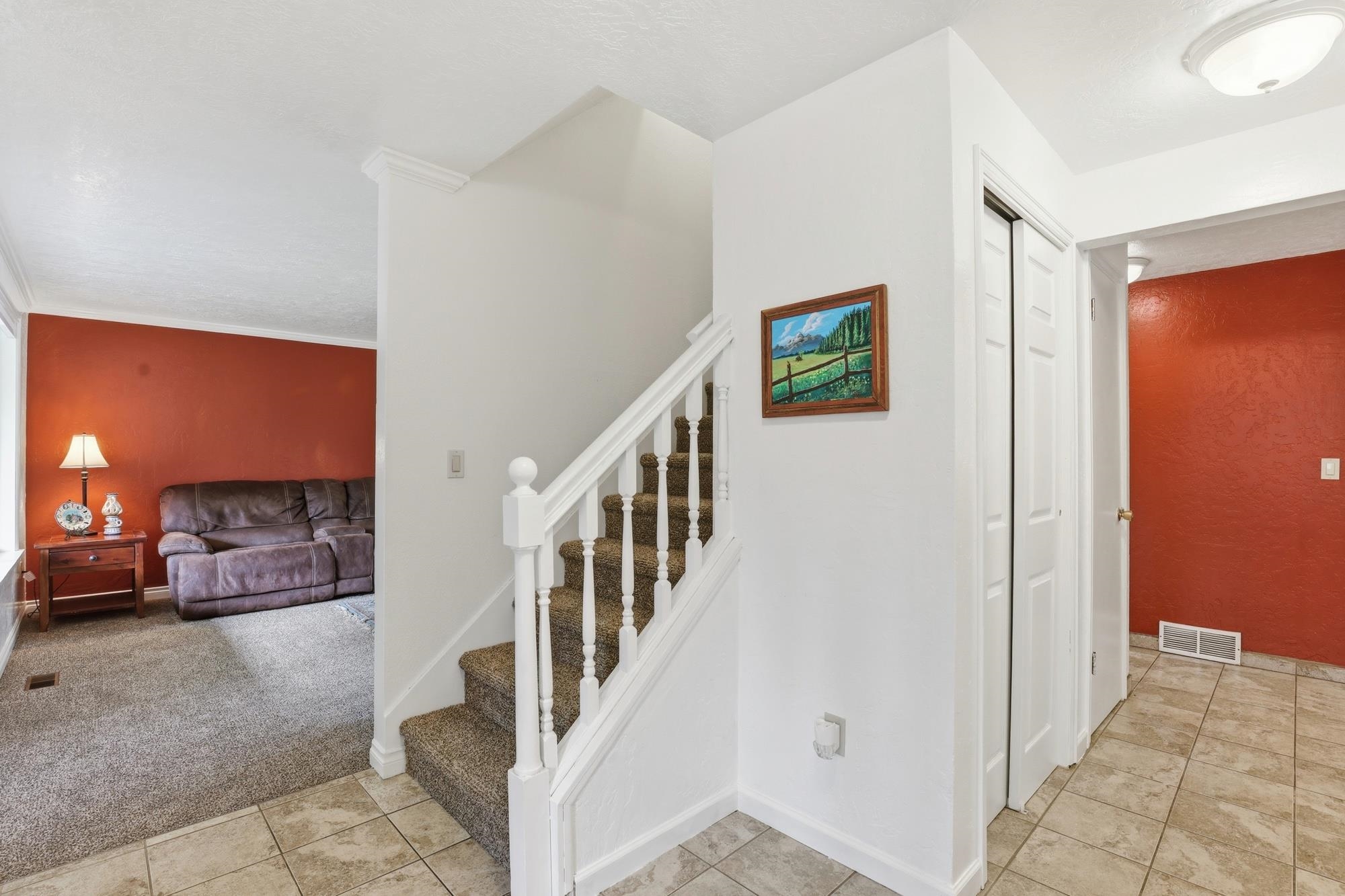 407 E Carriage Ct
