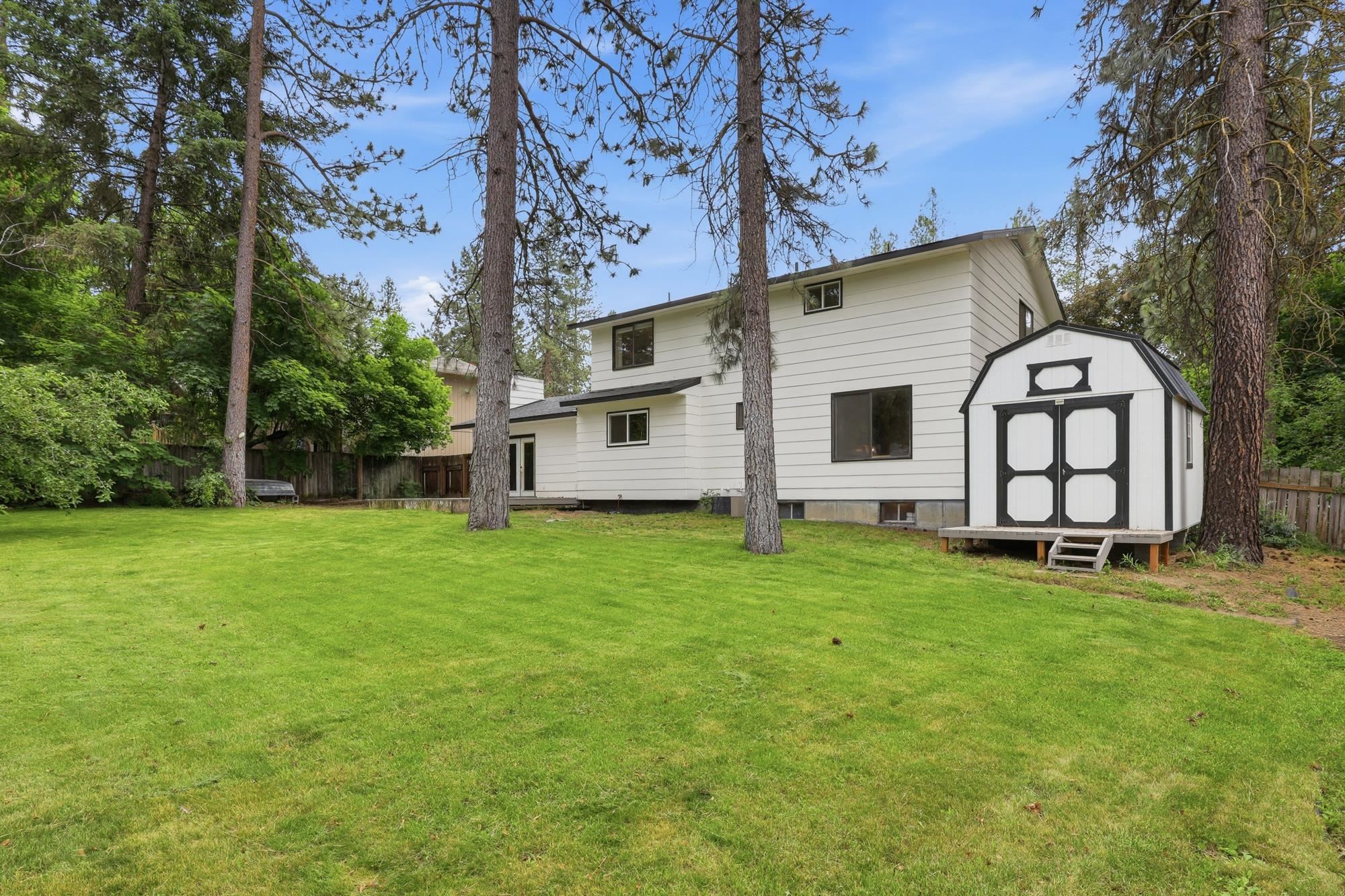 407 E Carriage Ct