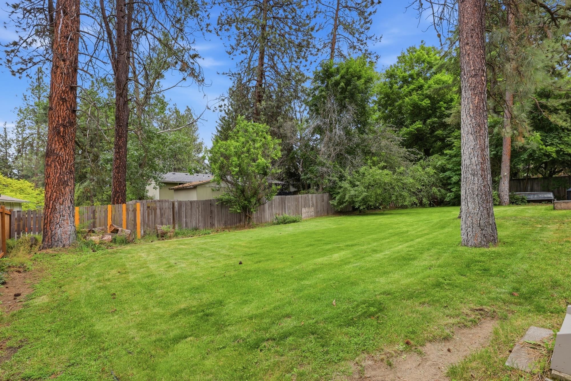 407 E Carriage Ct