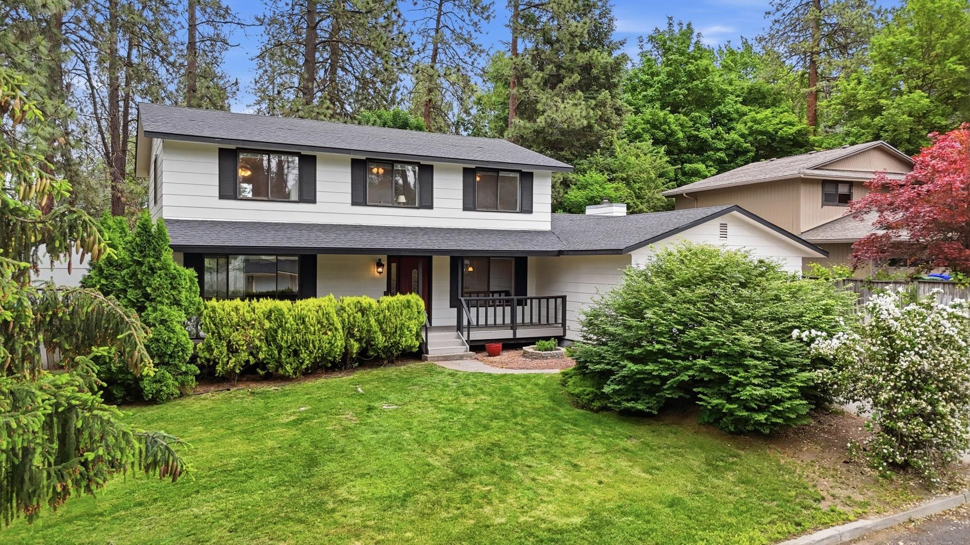 407 E Carriage Ct