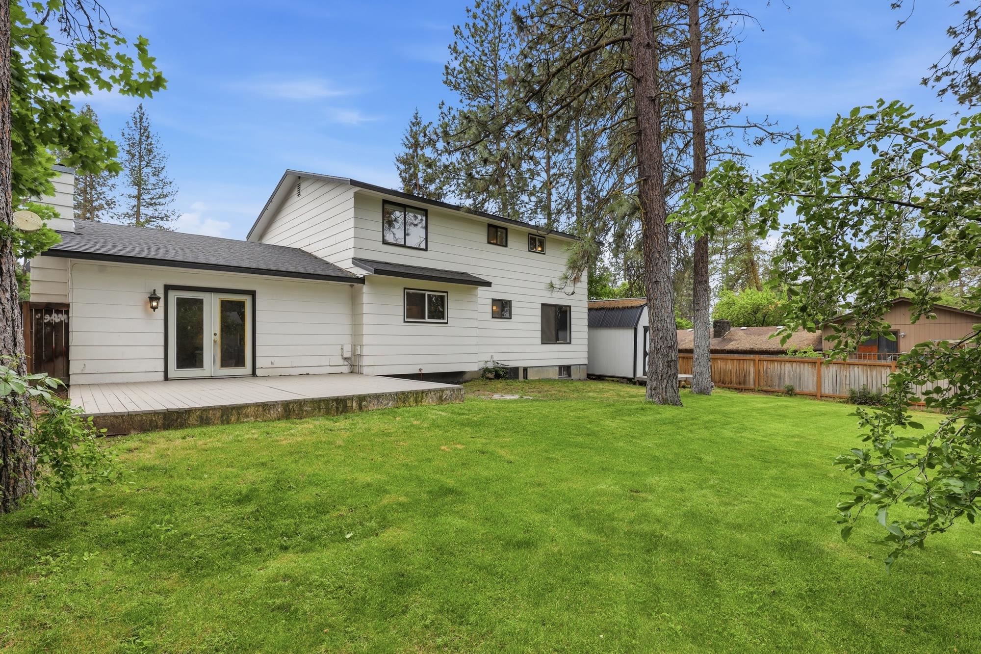 407 E Carriage Ct