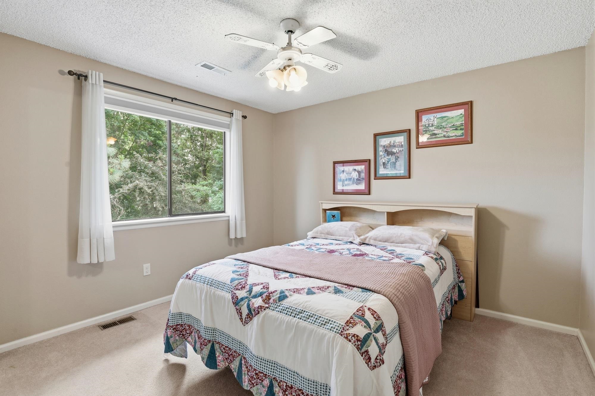 407 E Carriage Ct