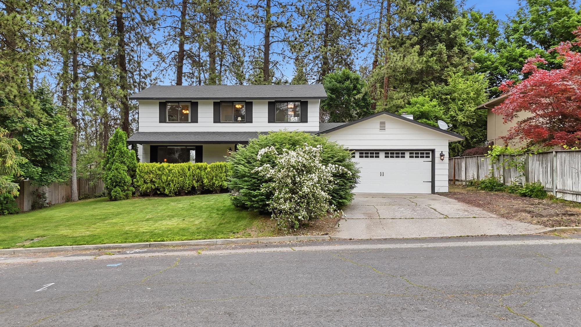 407 E Carriage Ct