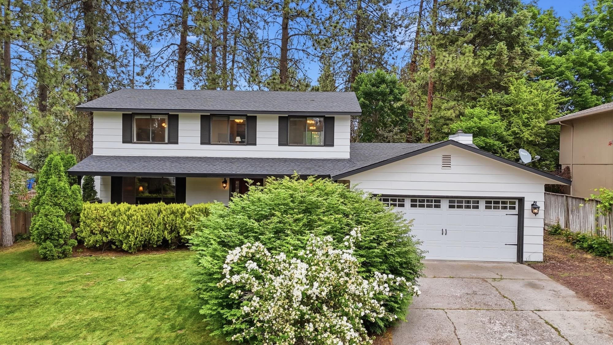 407 E Carriage Ct
