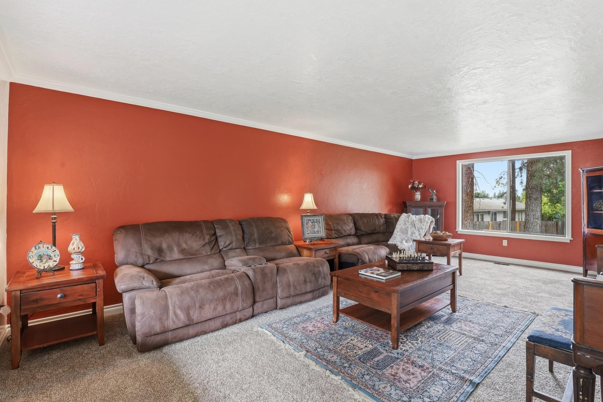 407 E Carriage Ct