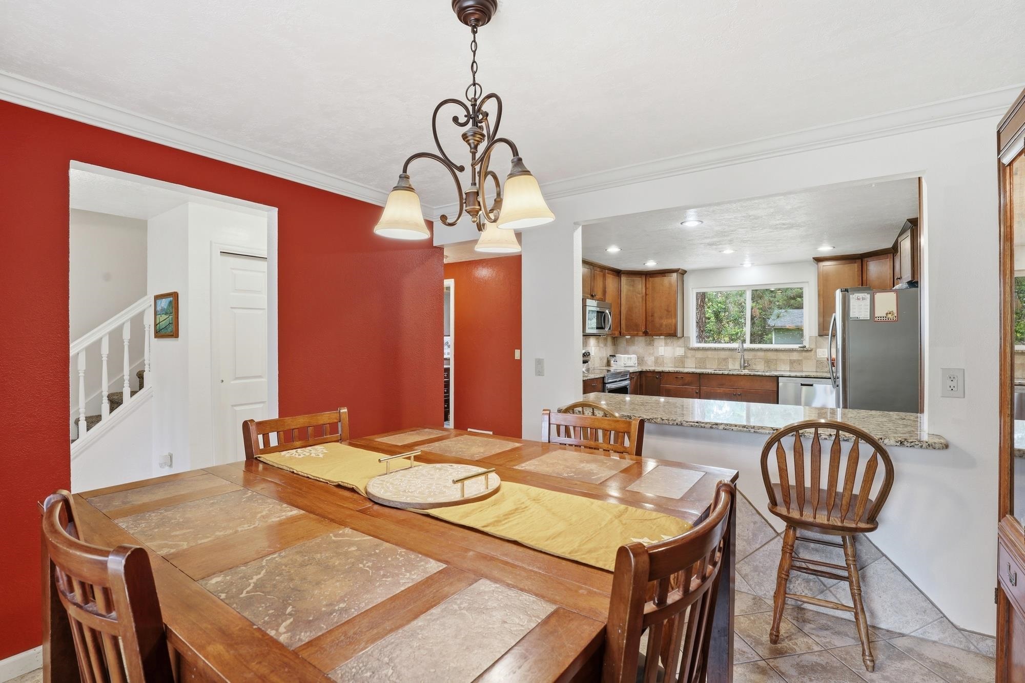 407 E Carriage Ct