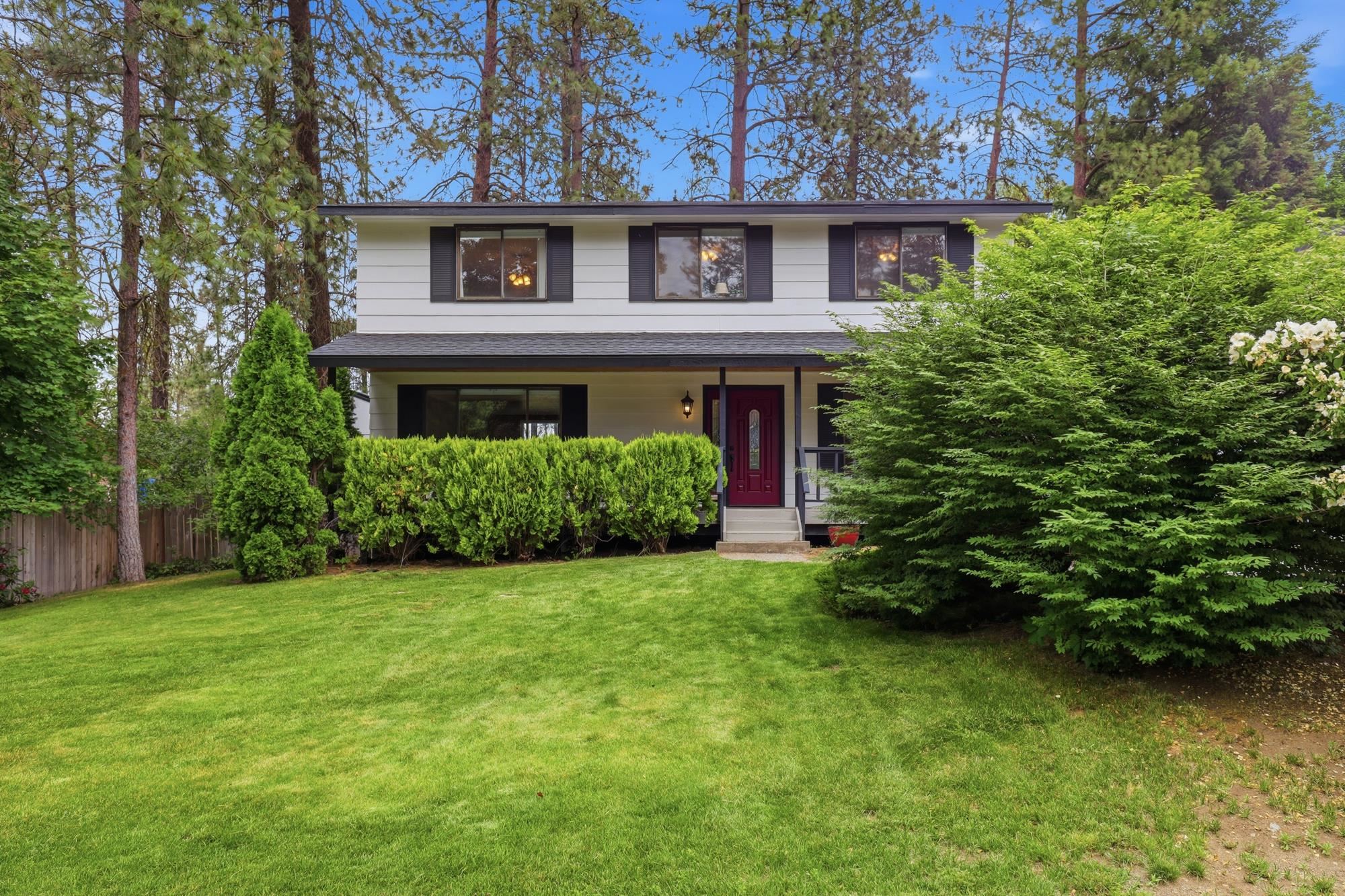 407 E Carriage Ct