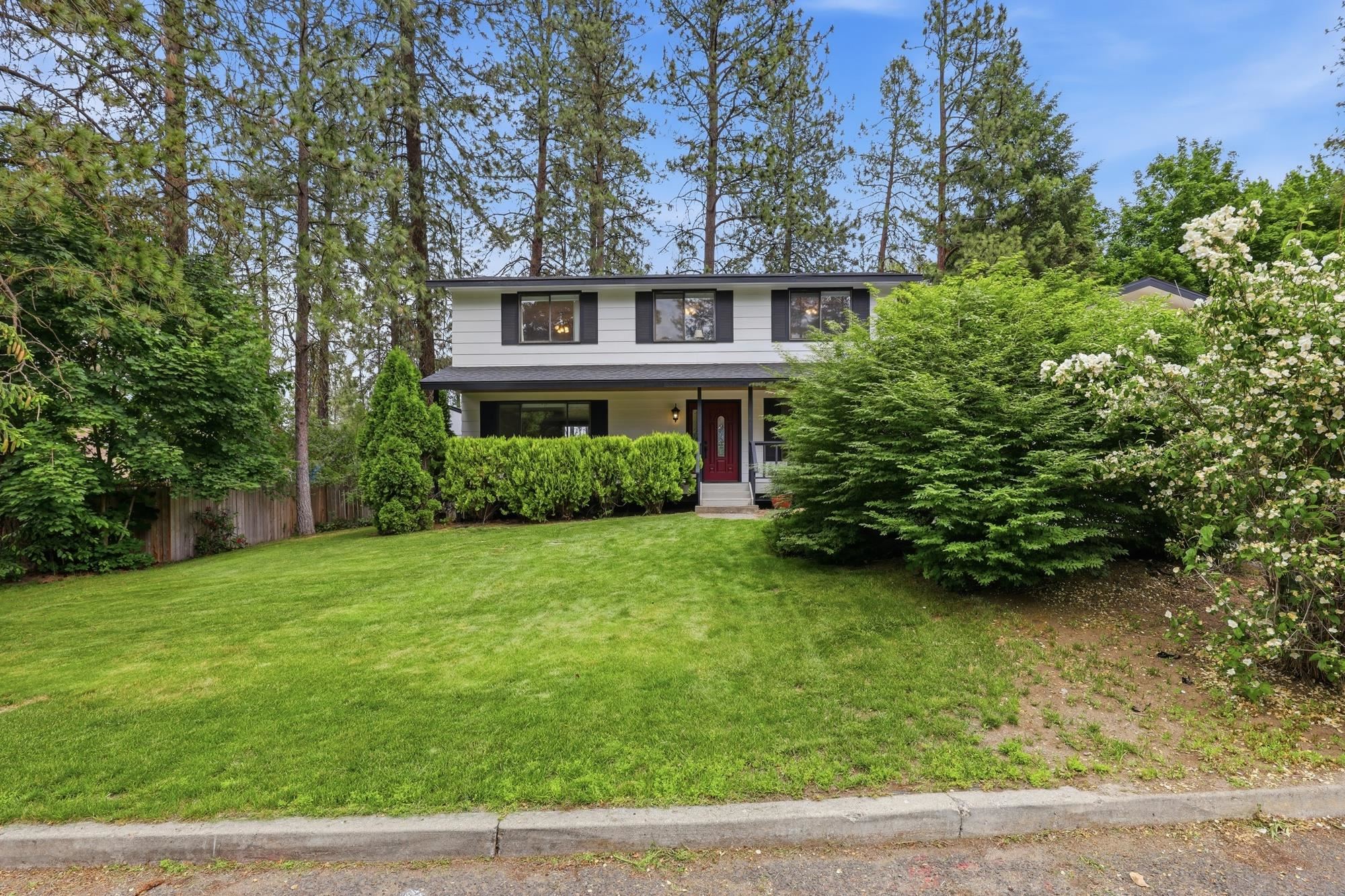 407 E Carriage Ct