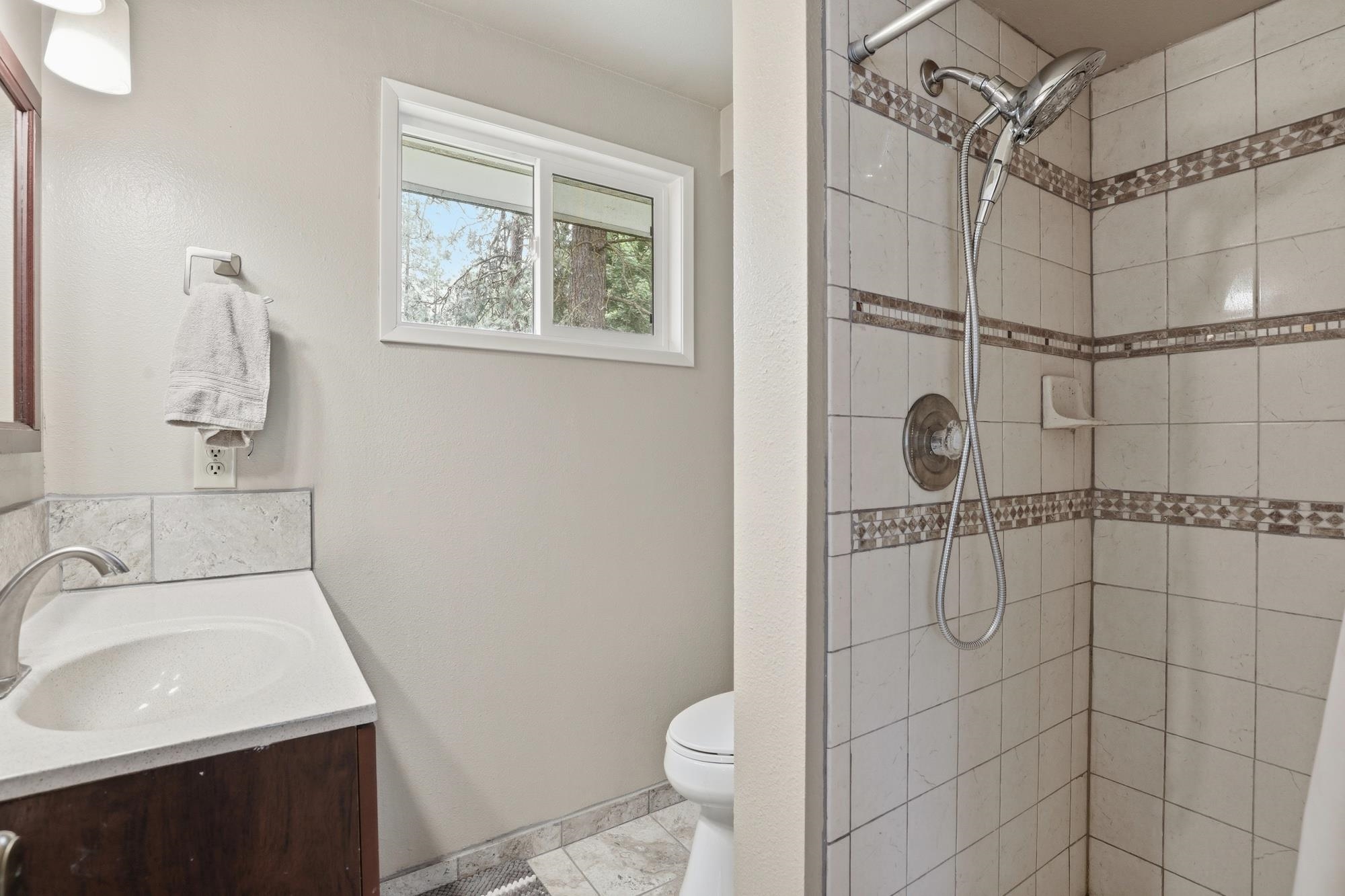 407 E Carriage Ct