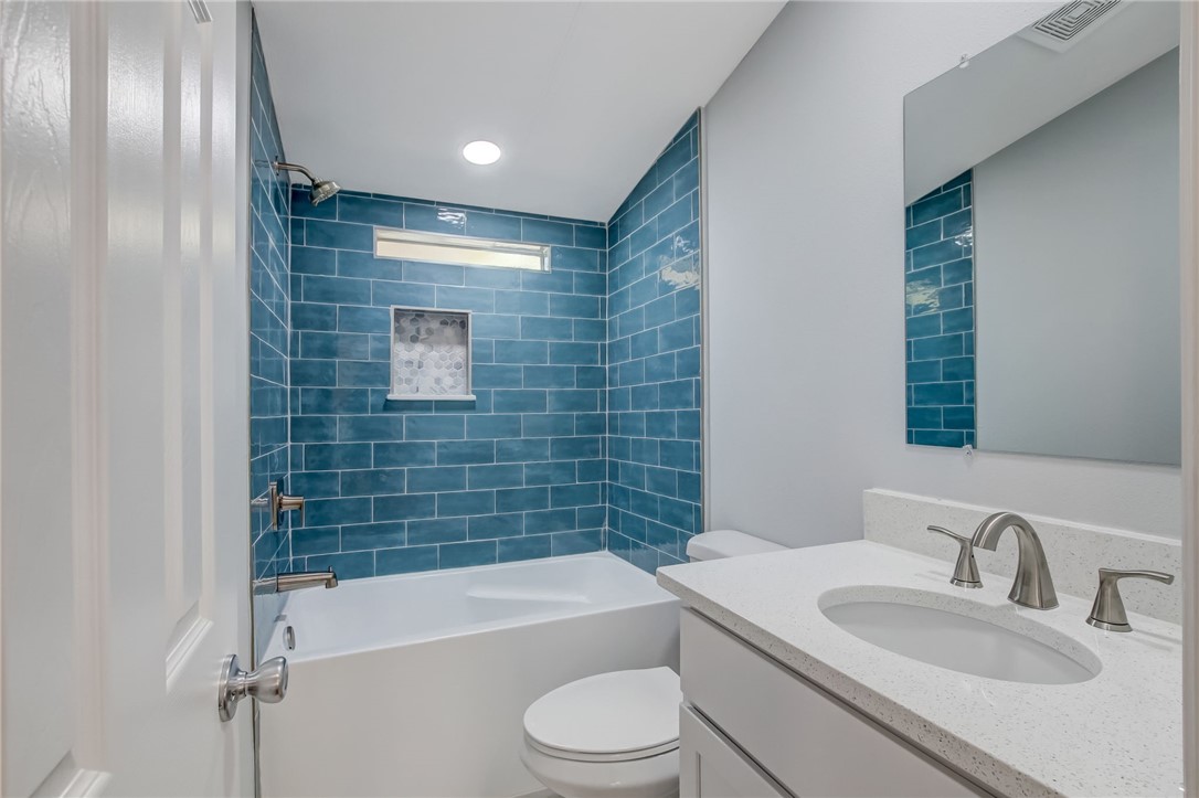 44591 PINEBREEZE CIRCLE