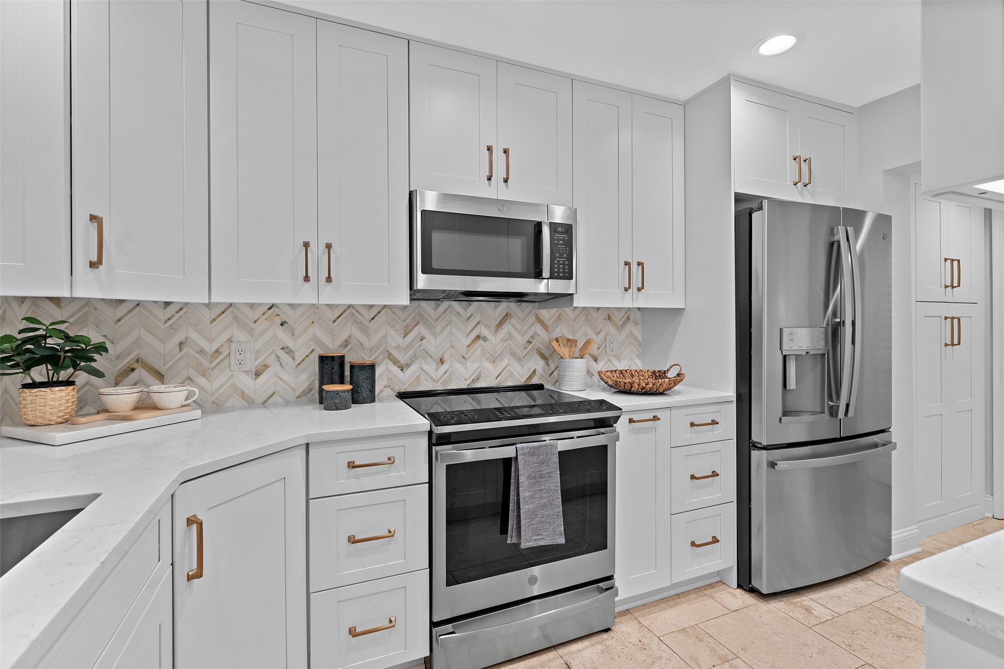 2055 BEACH WOOD ROAD