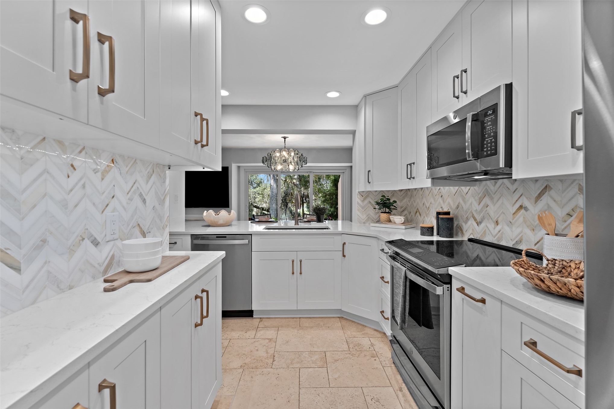 2055 BEACH WOOD ROAD