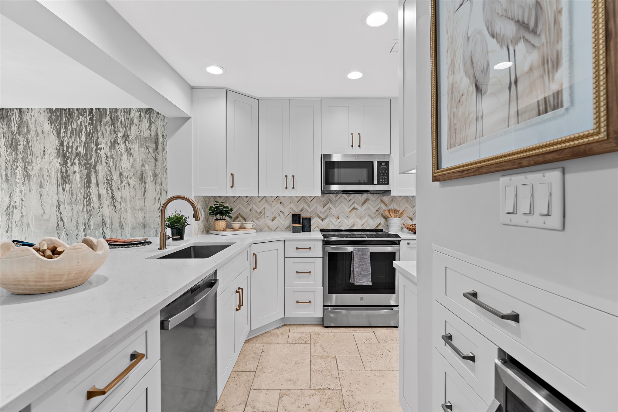 2055 BEACH WOOD ROAD