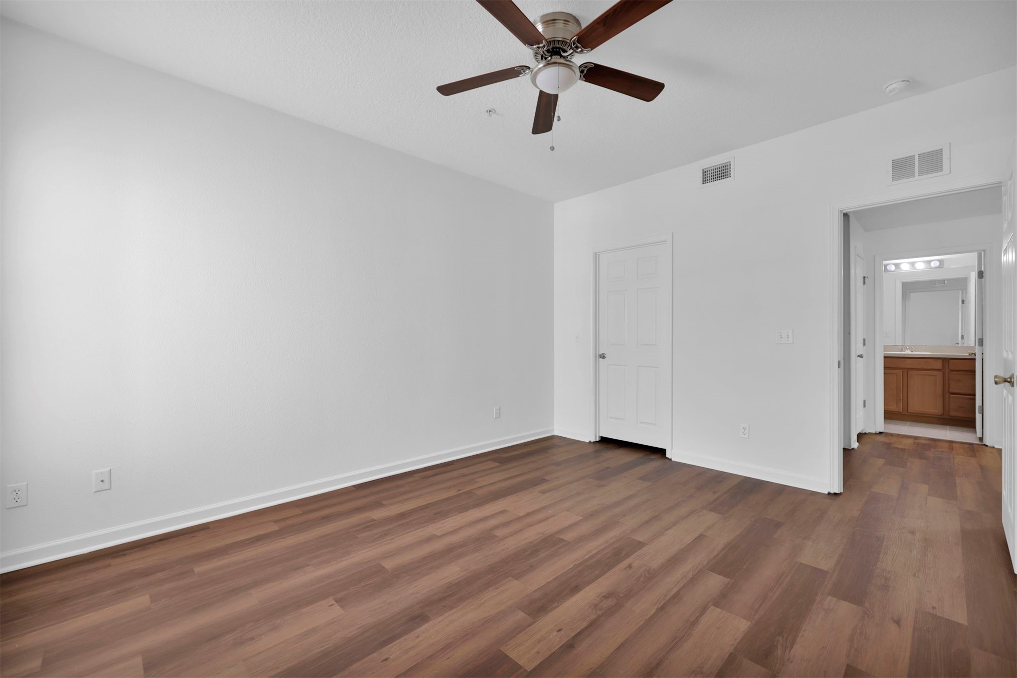 575 OAKLEAF PLANTATION PARKWAY 1107