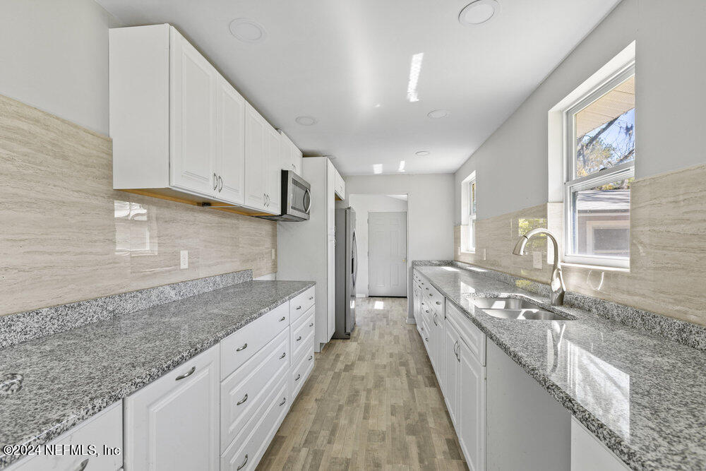 14011 HOLLINGS Street