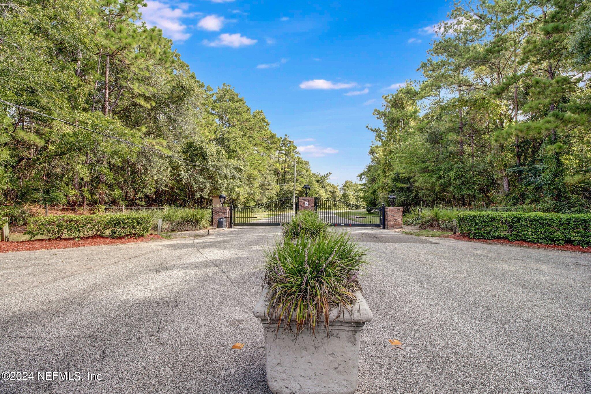 925 EAGLE BEND Court
