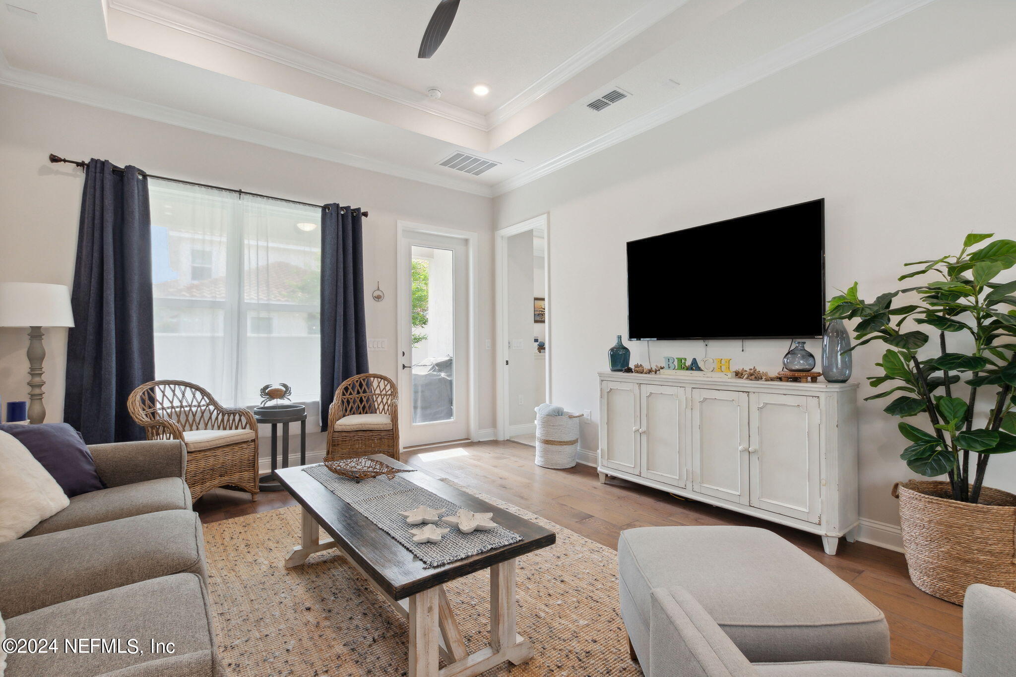 96014 ENCLAVE Manor