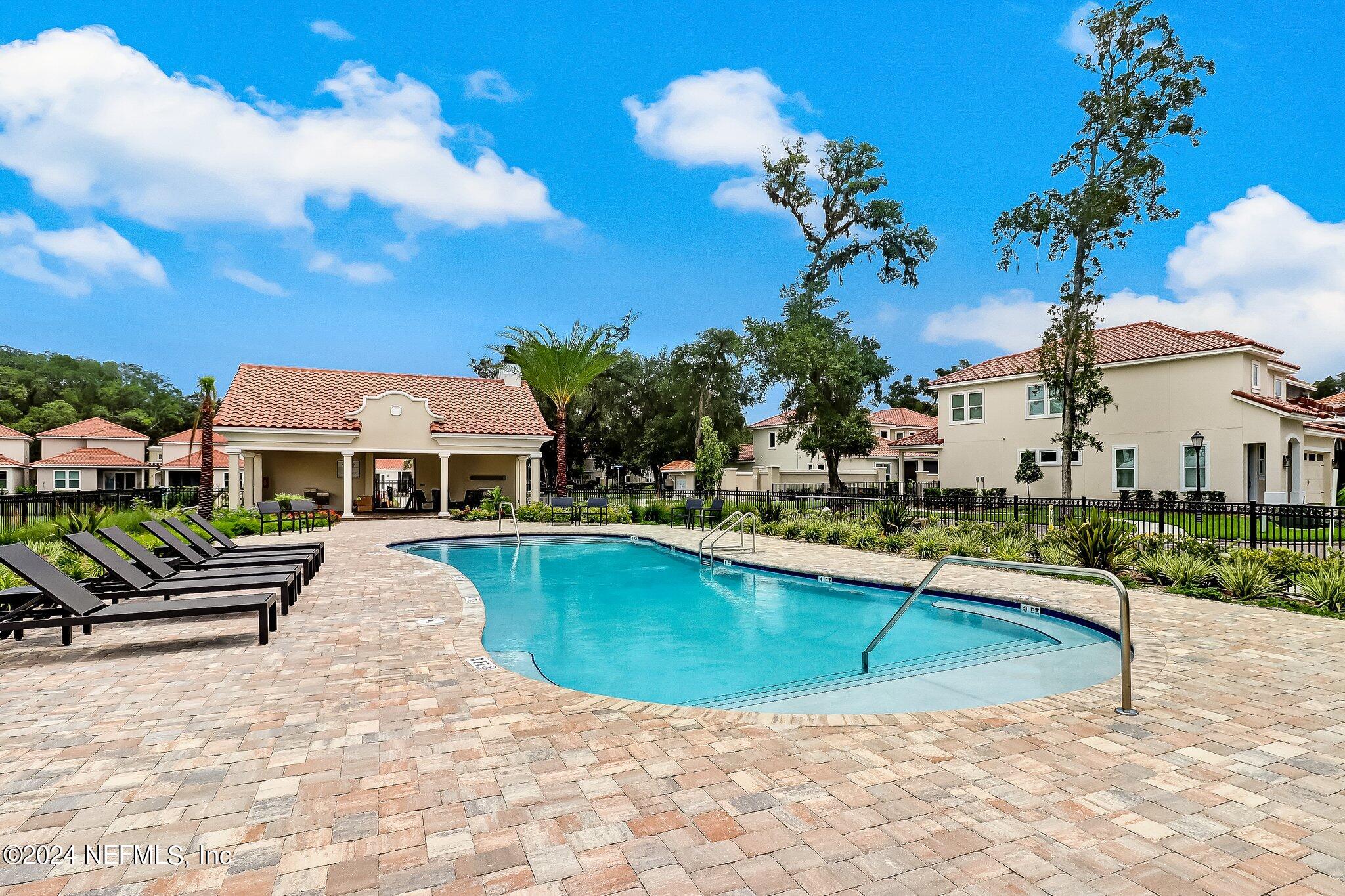 96014 ENCLAVE Manor