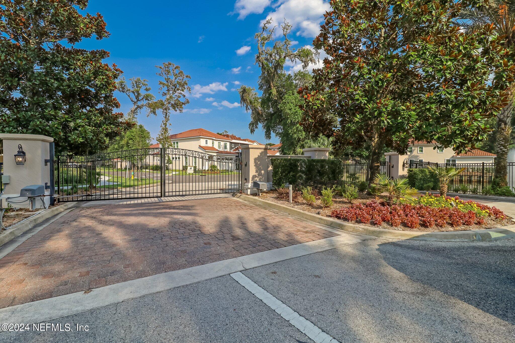 96014 ENCLAVE Manor