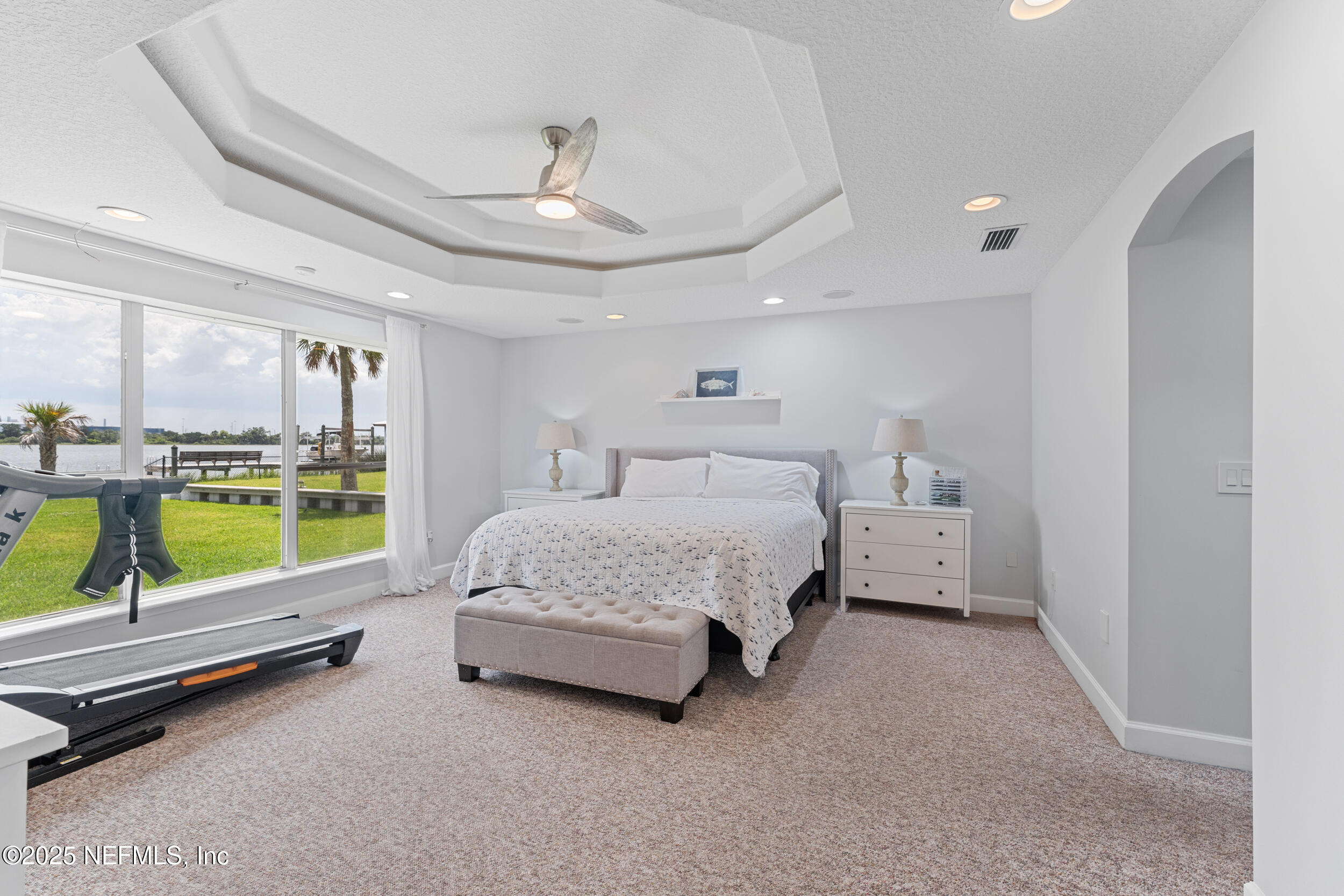 6102 HECKSCHER Drive
