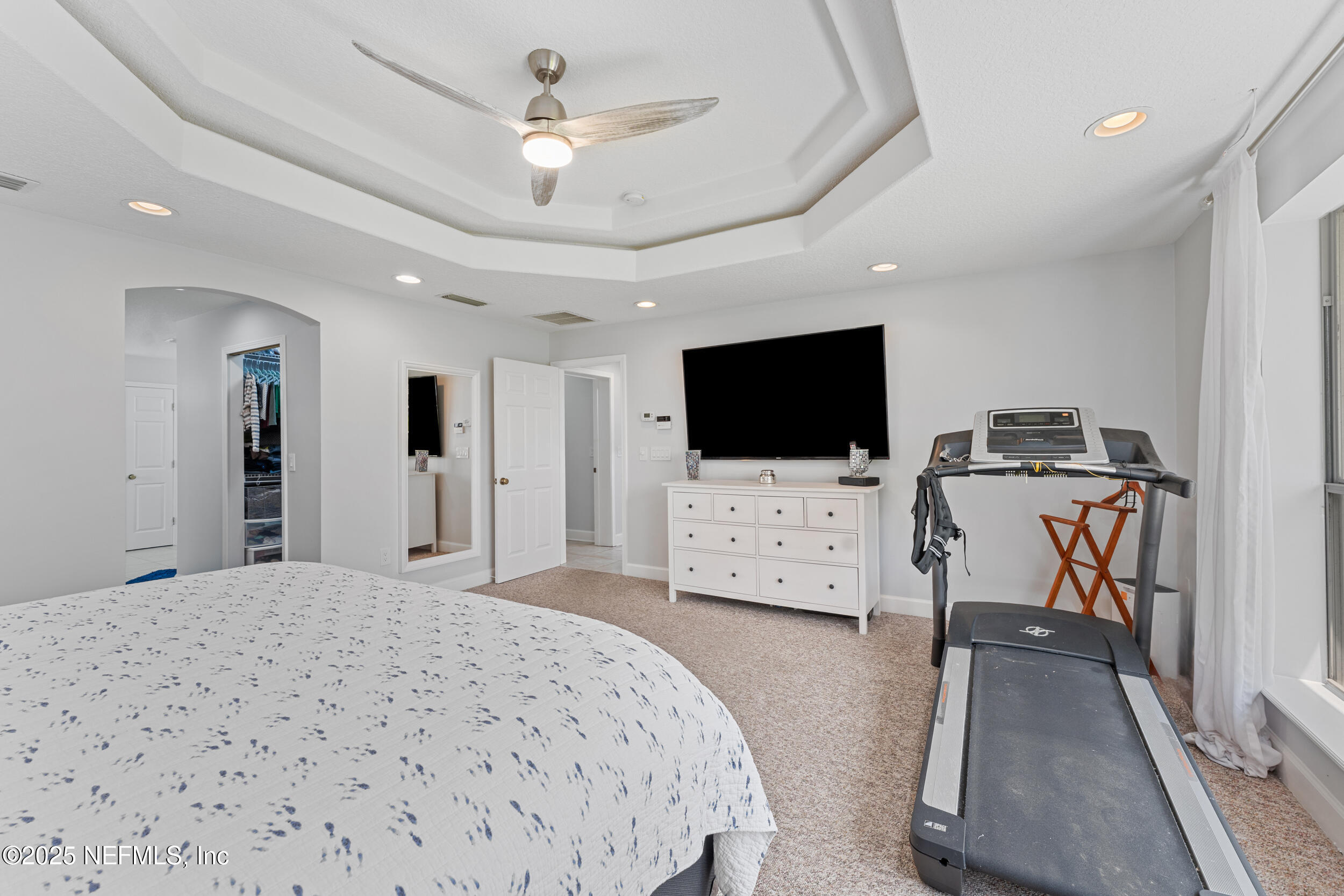 6102 HECKSCHER Drive