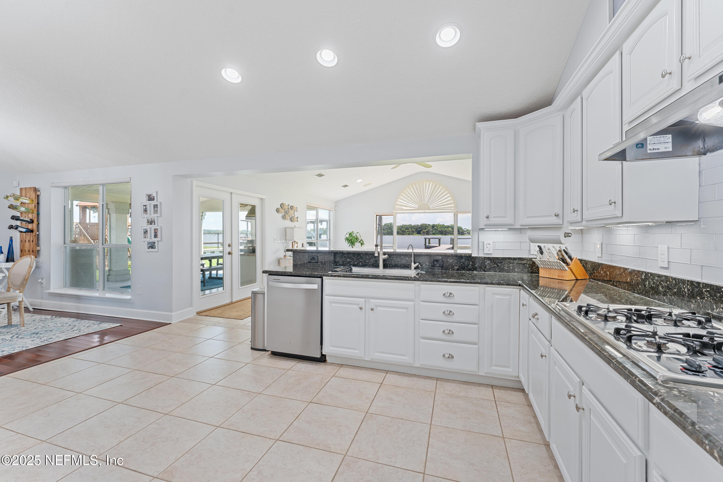 6102 HECKSCHER Drive