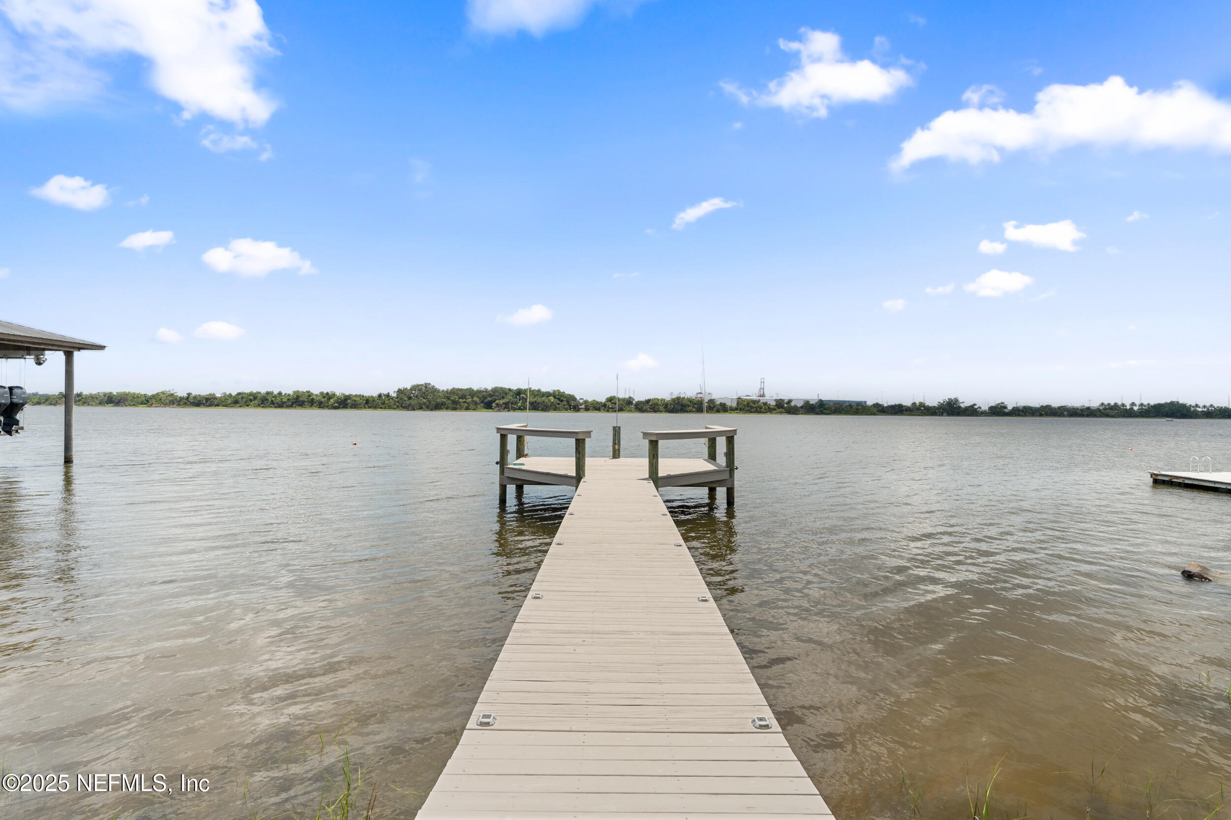 6102 HECKSCHER Drive