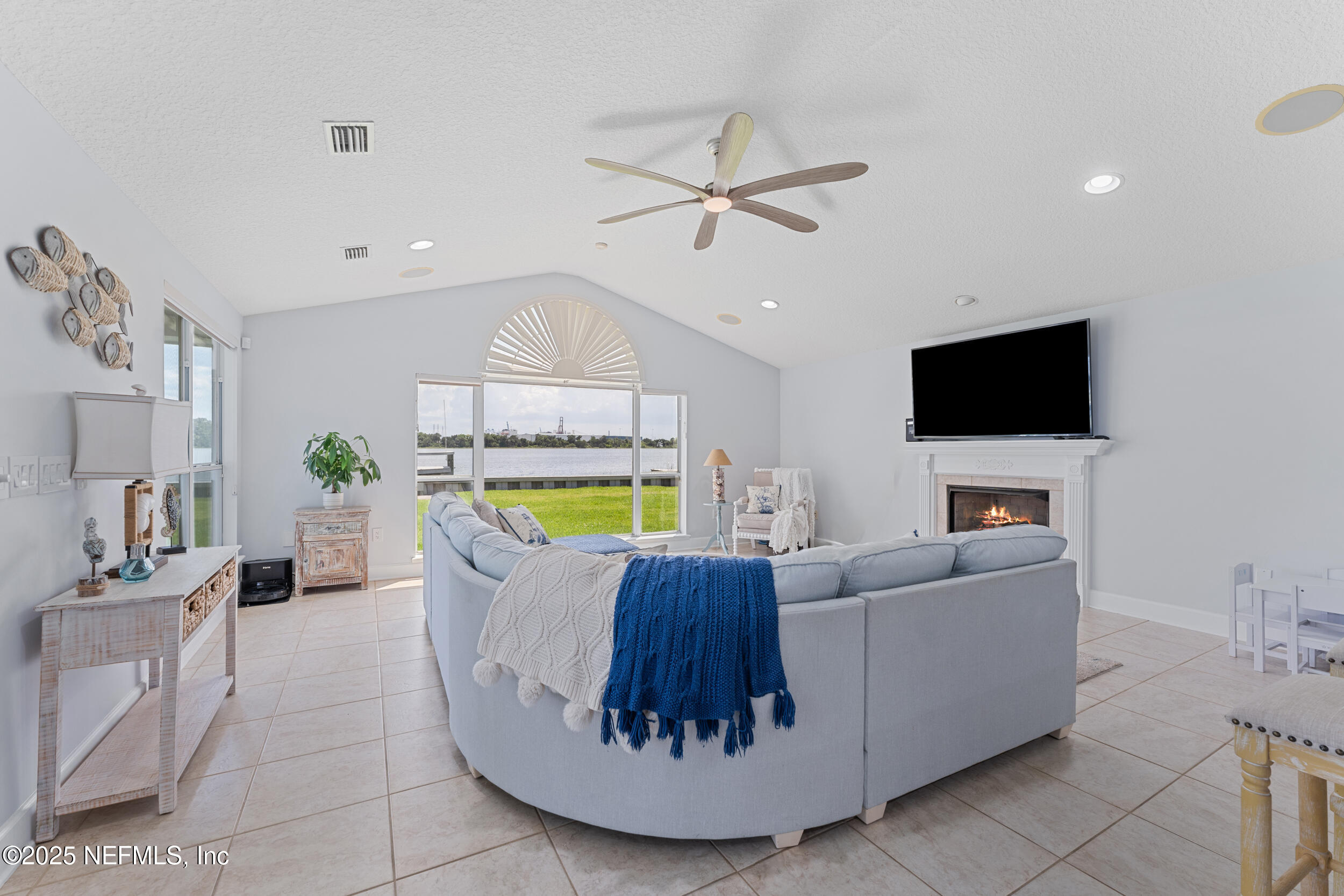 6102 HECKSCHER Drive