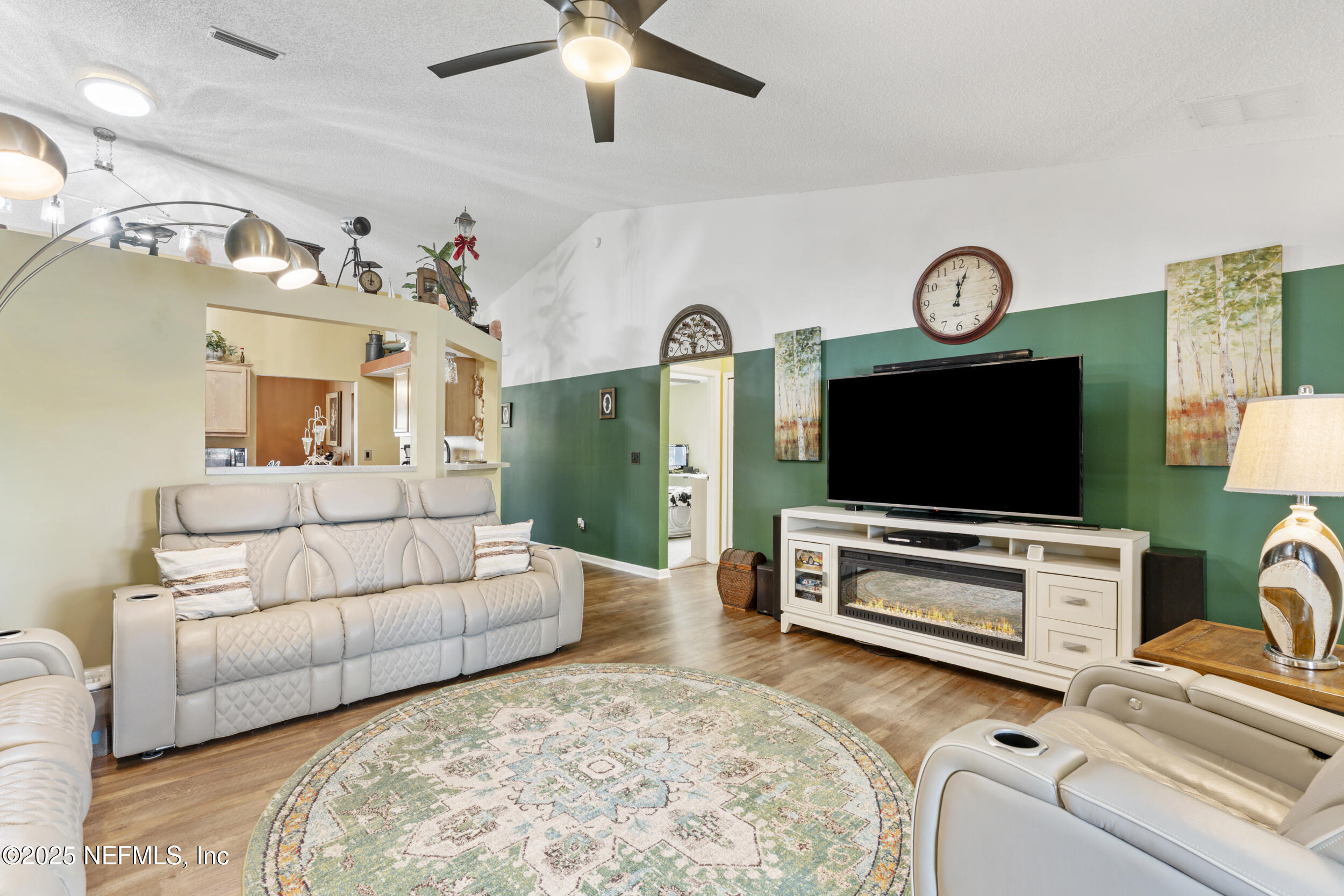 8730 STAR LEAF Road N