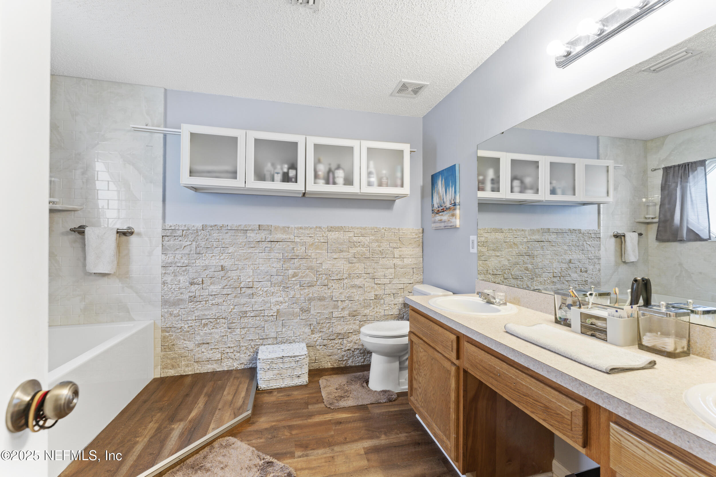 8730 STAR LEAF Road N