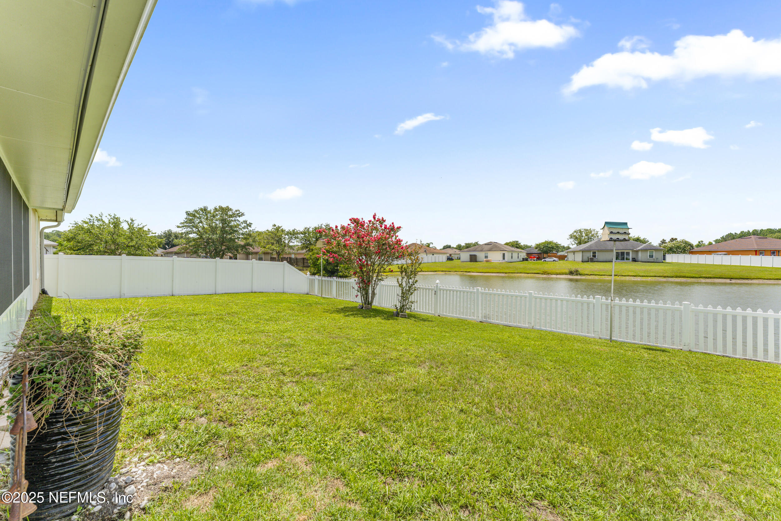 8730 STAR LEAF Road N