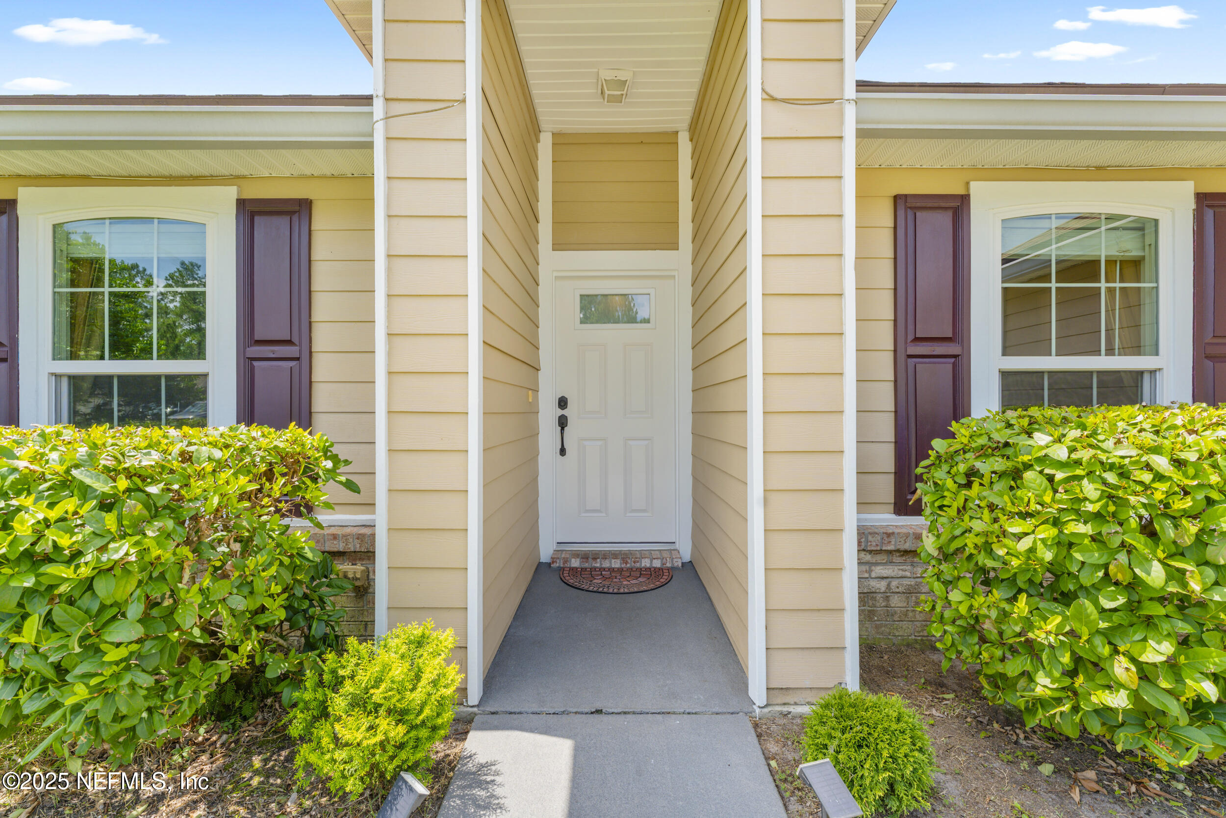 8730 STAR LEAF Road N