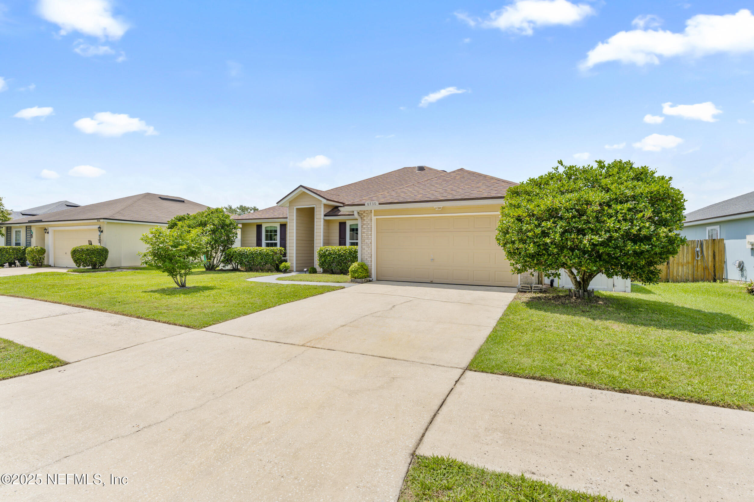 8730 STAR LEAF Road N