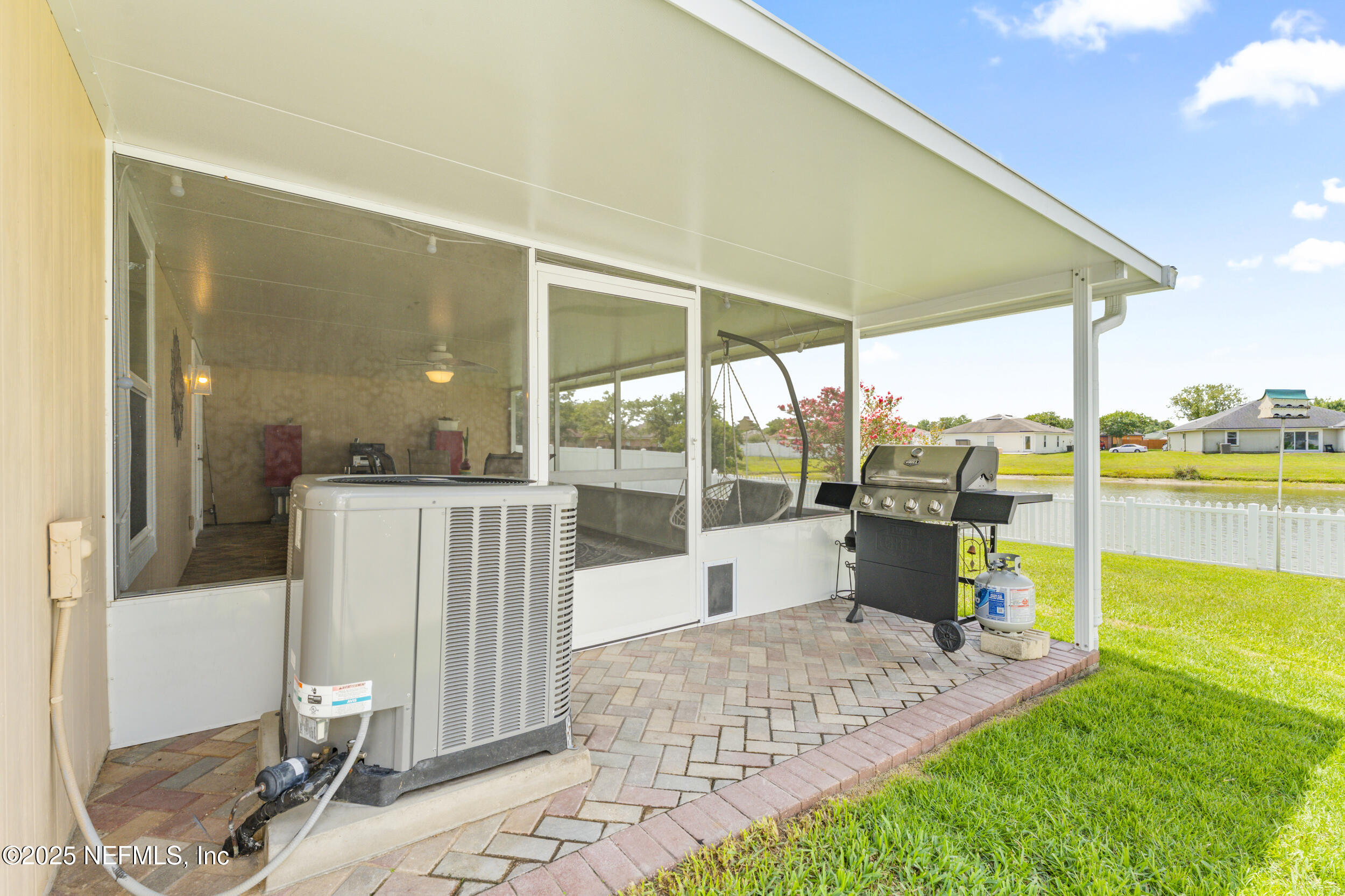 8730 STAR LEAF Road N