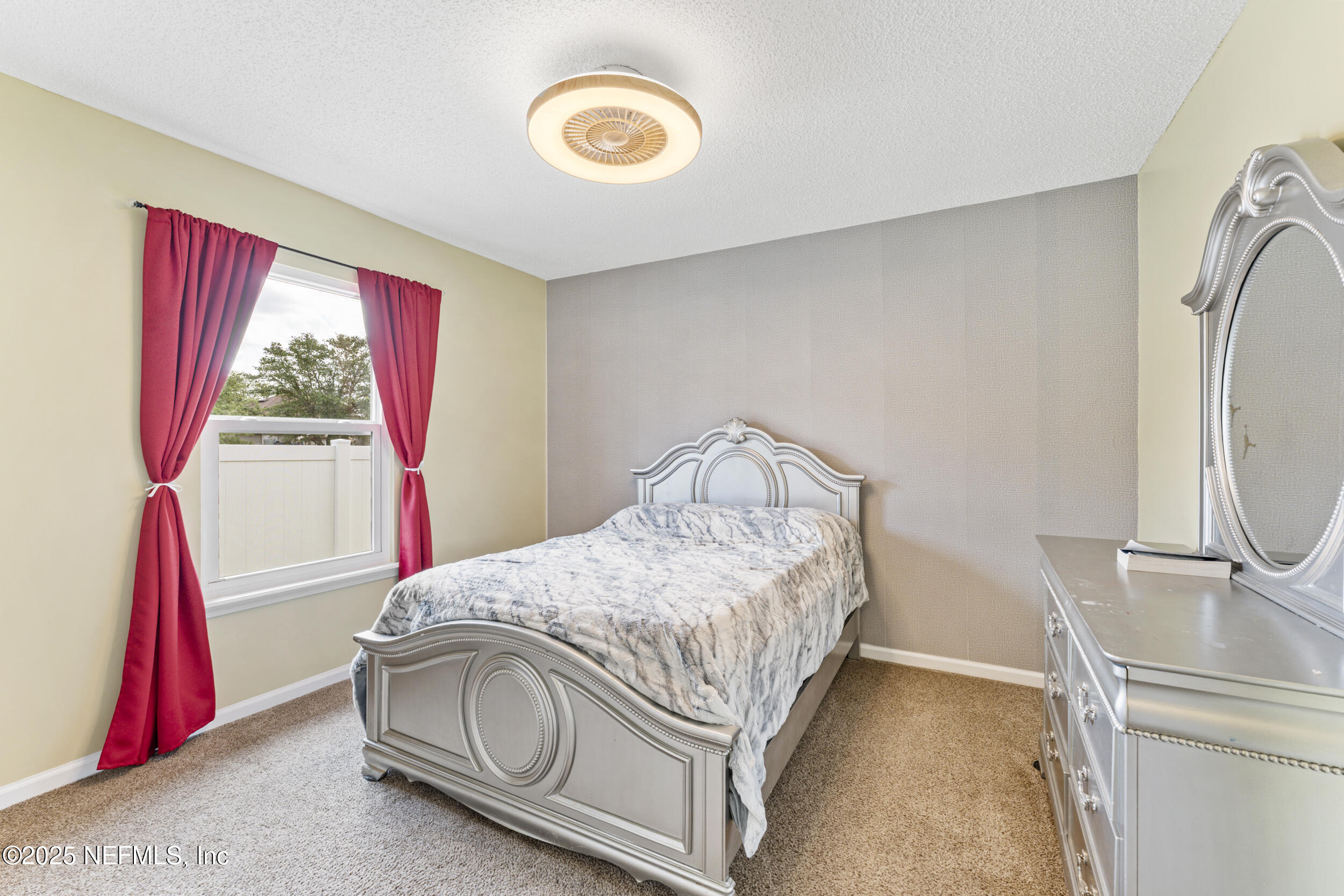 8730 STAR LEAF Road N