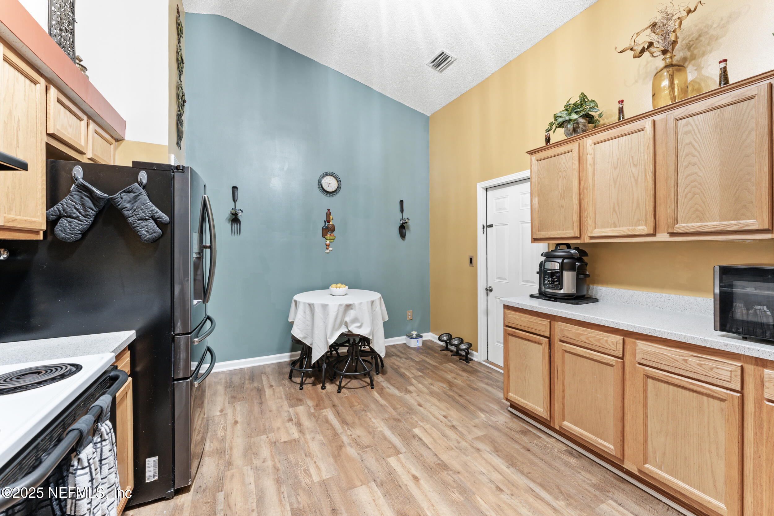 8730 STAR LEAF Road N