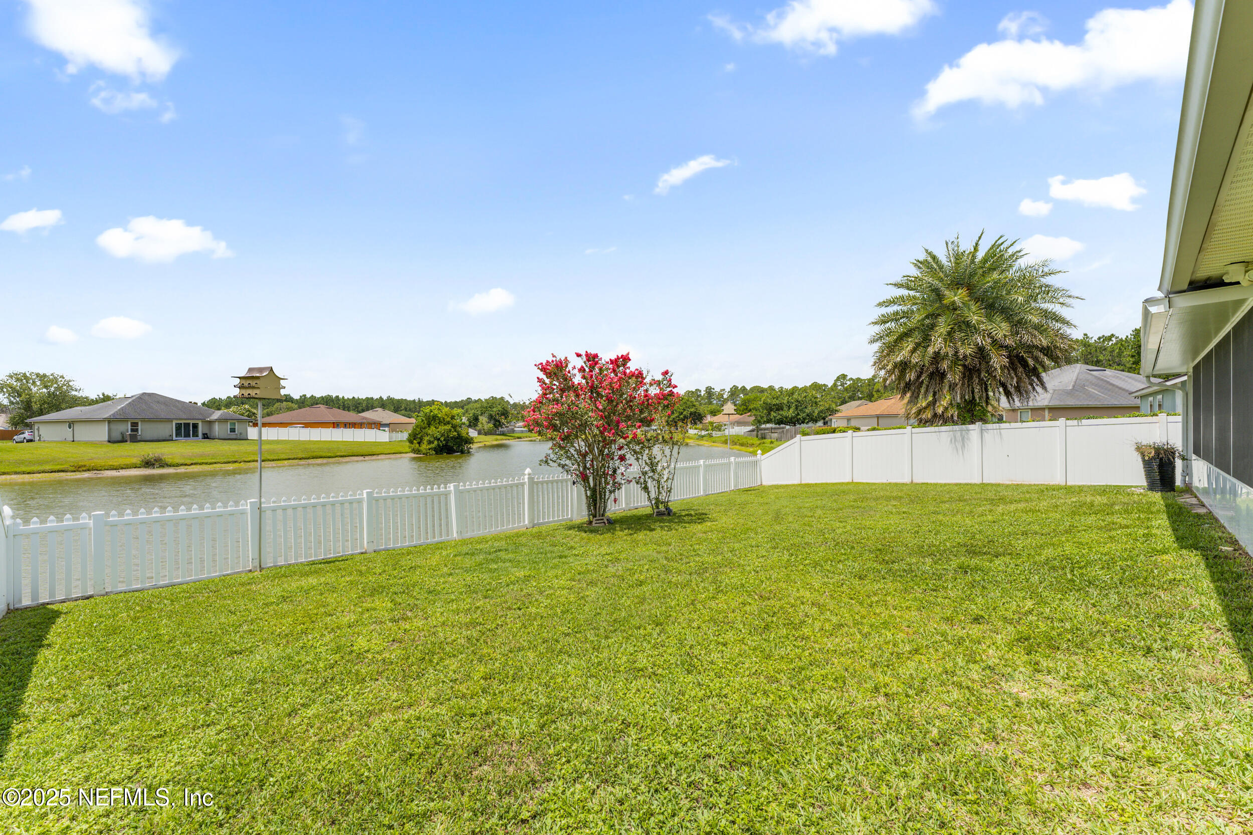 8730 STAR LEAF Road N