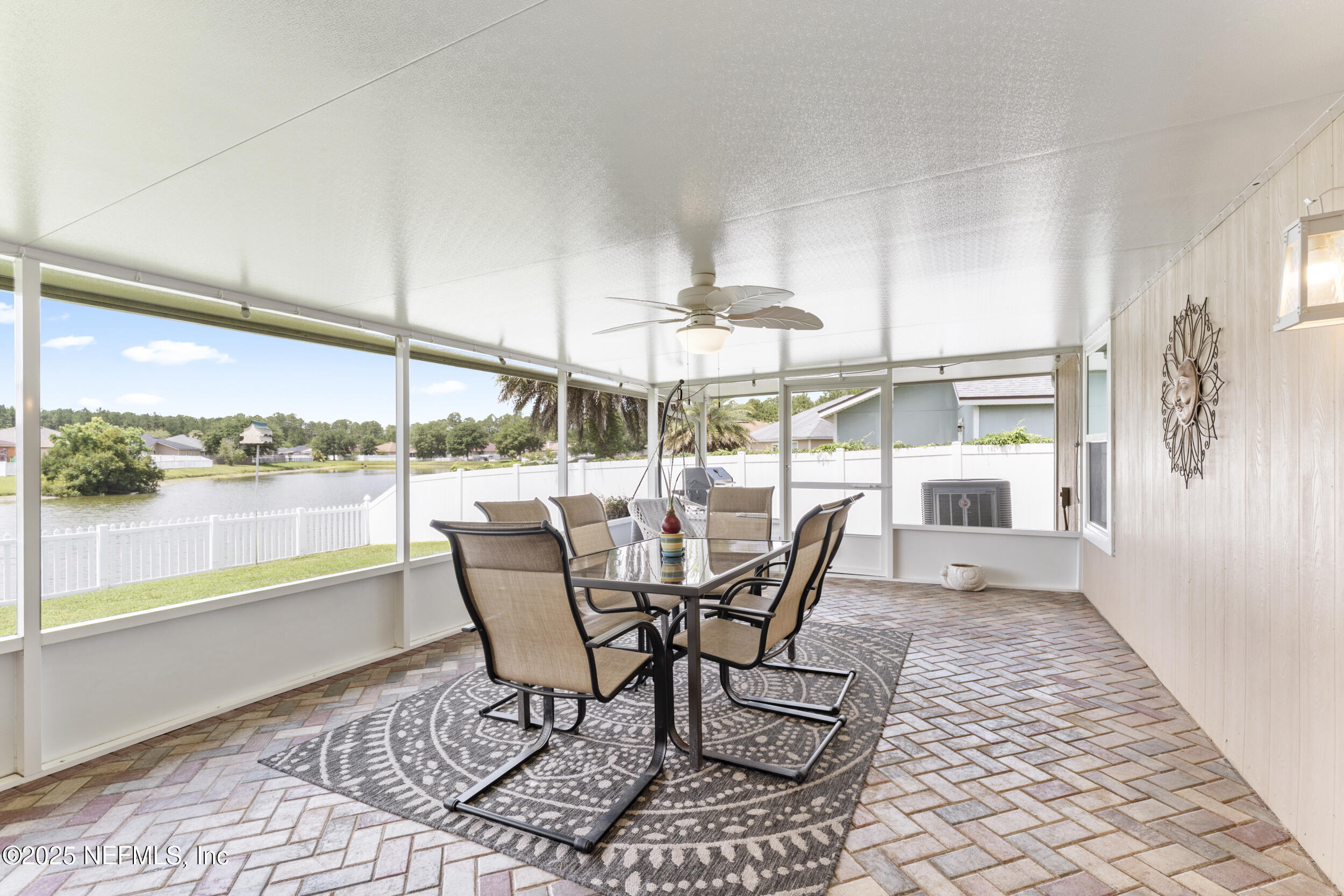 8730 STAR LEAF Road N