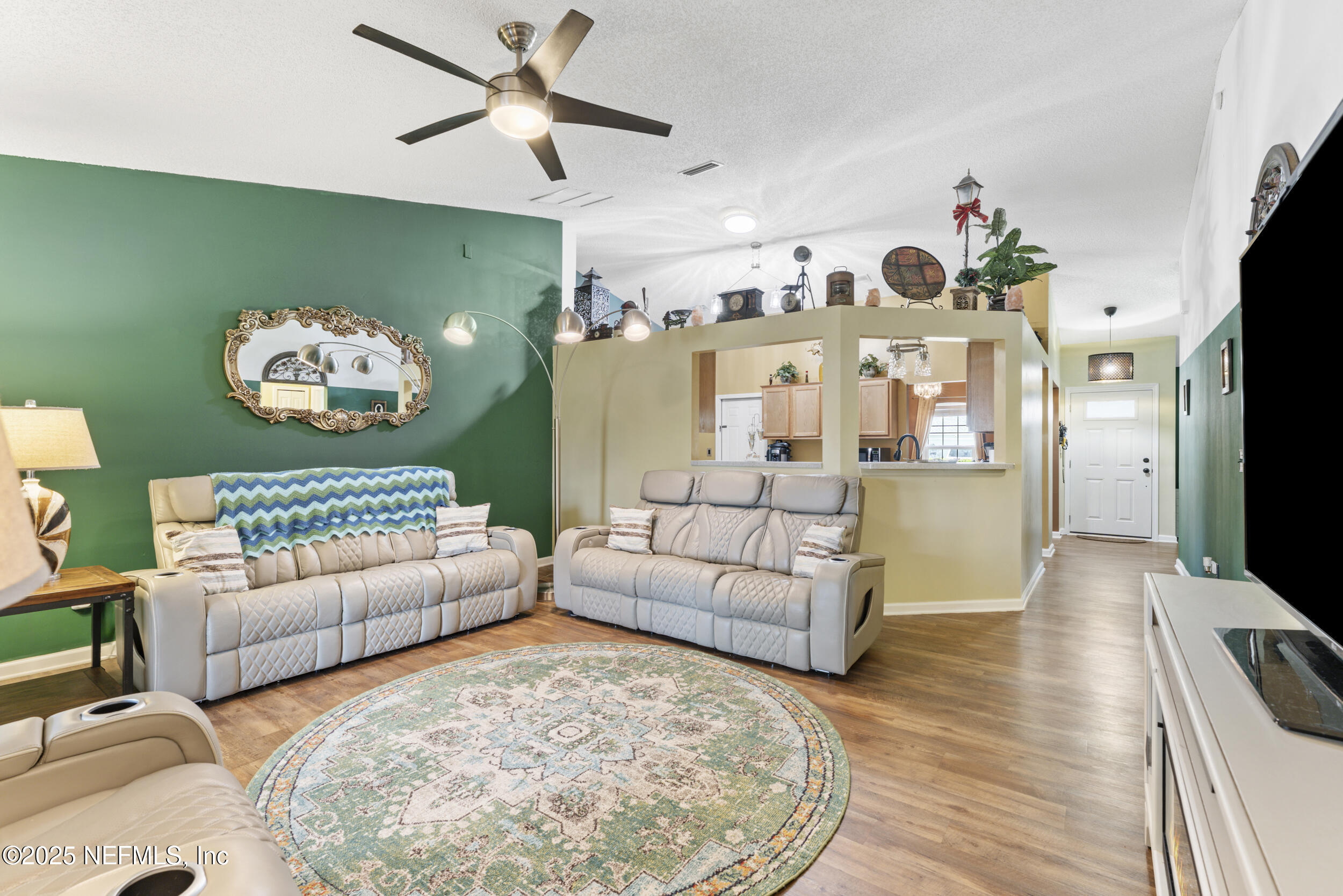 8730 STAR LEAF Road N