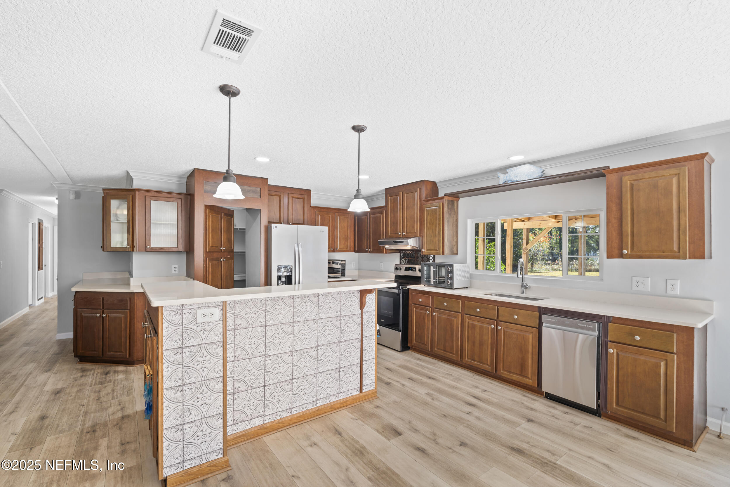 9032 COMMONWEALTH Avenue