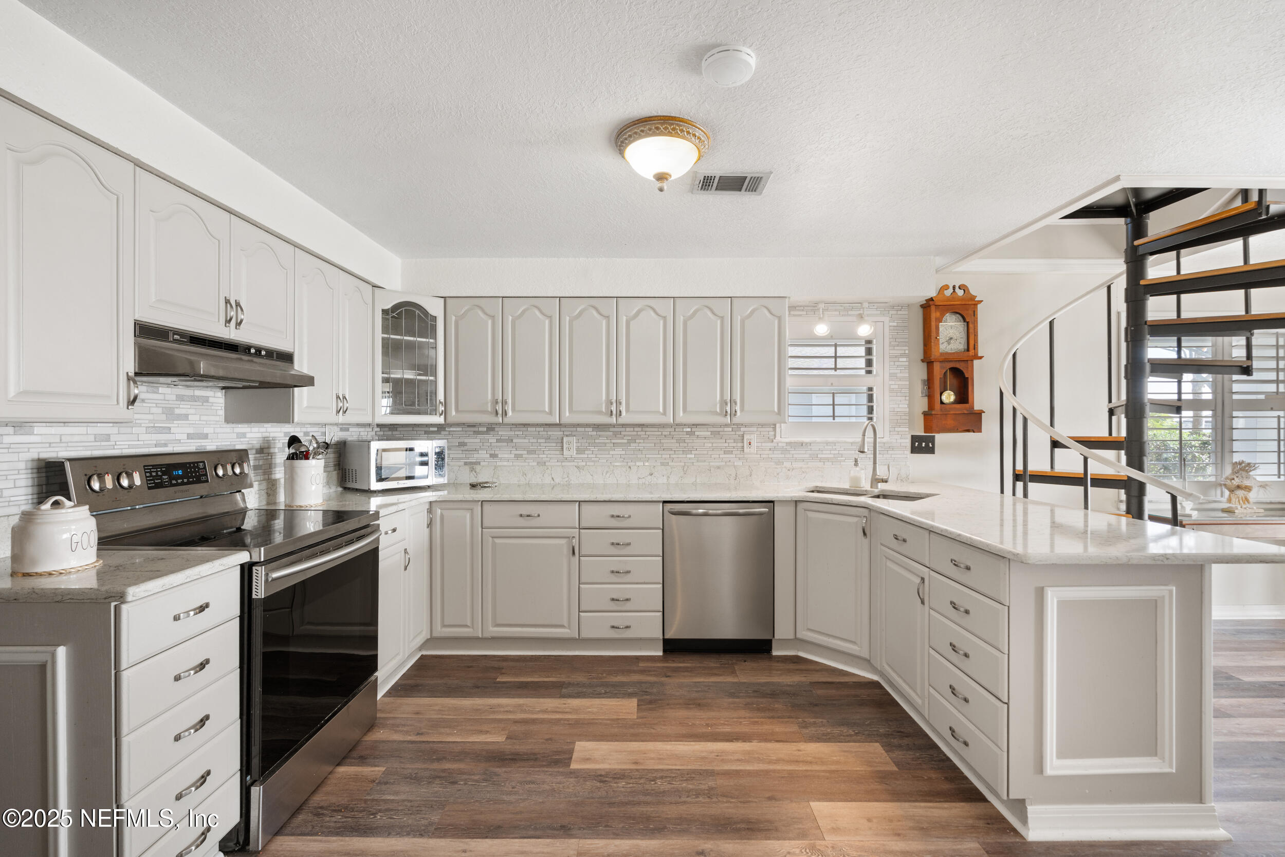 8978 HECKSCHER Drive